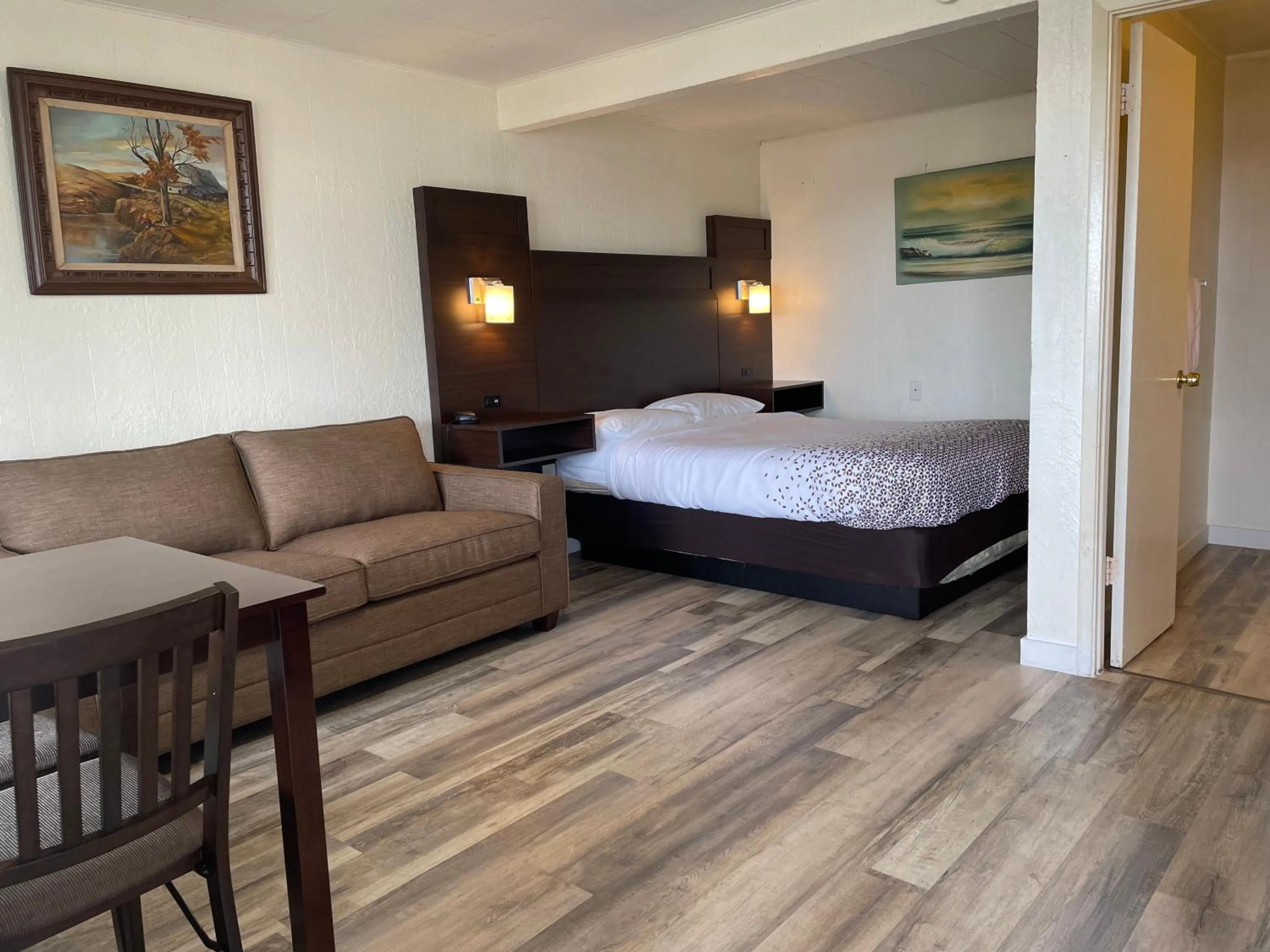 Bed in Holiday Motel