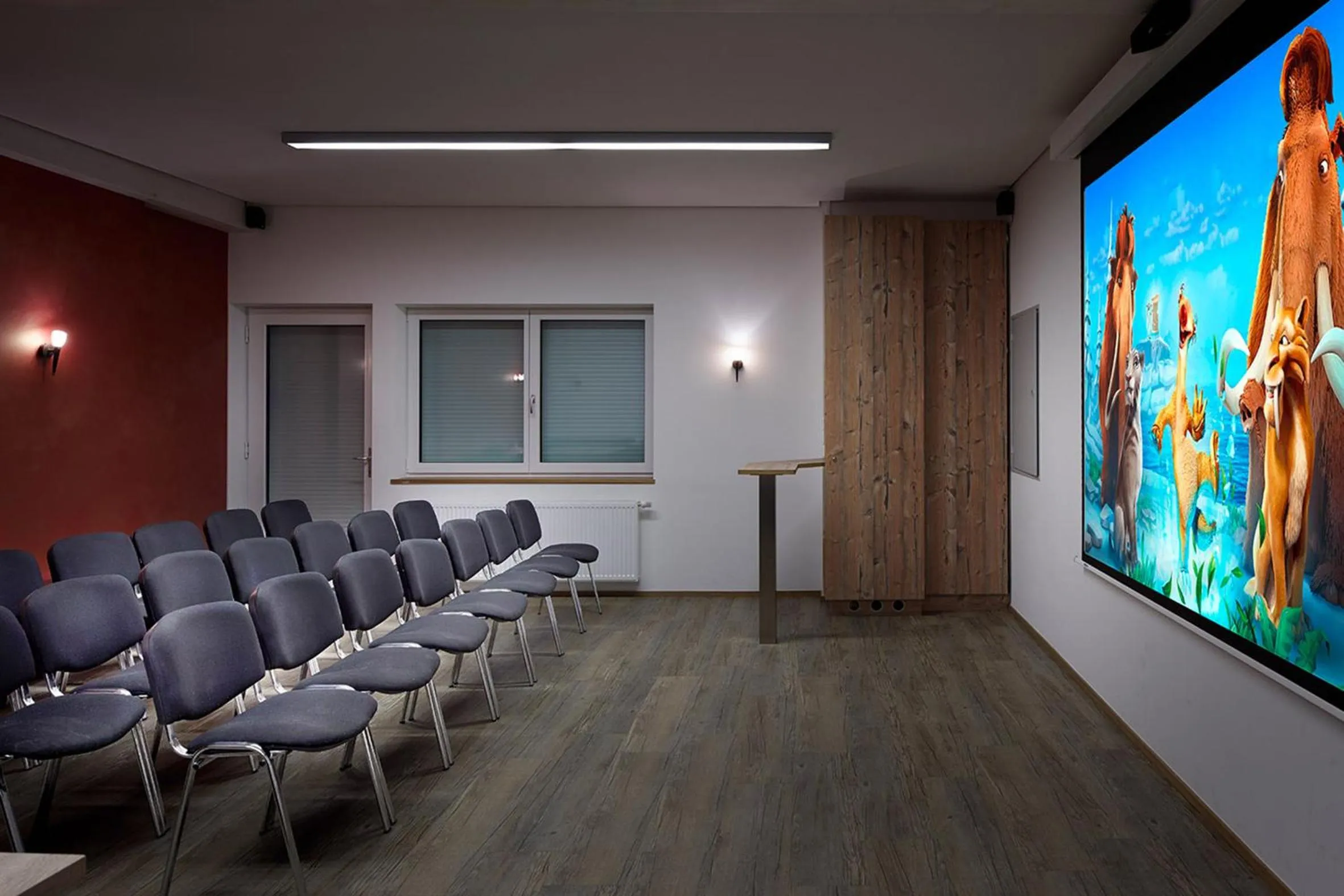 Communal lounge/ TV room in Hotel der Wolkensteinbär