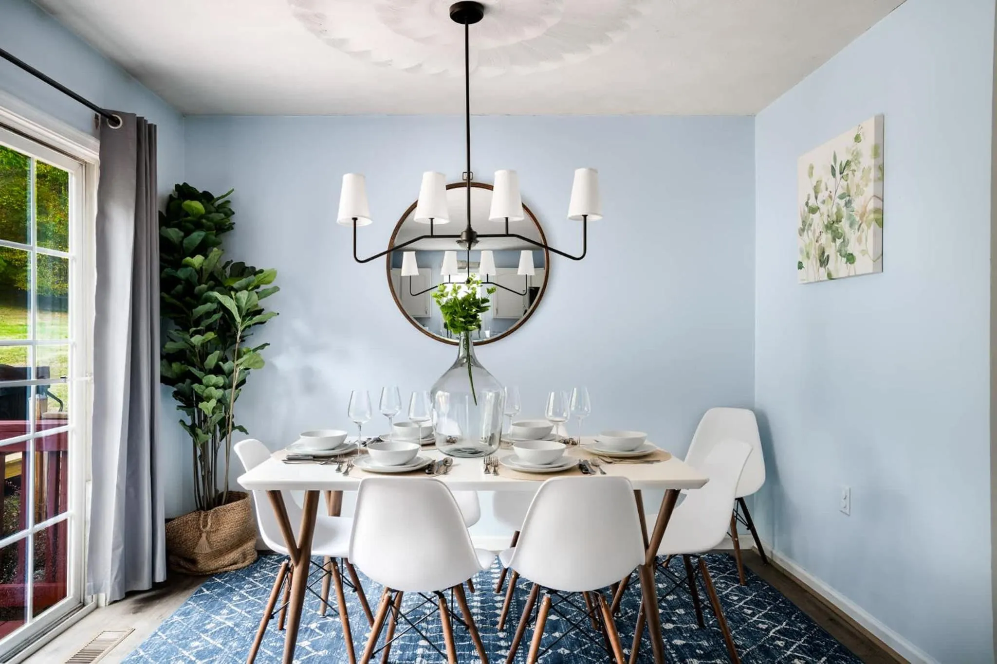 Dining area in Modern decor, Hot Tub, Fire Pit & River Access!