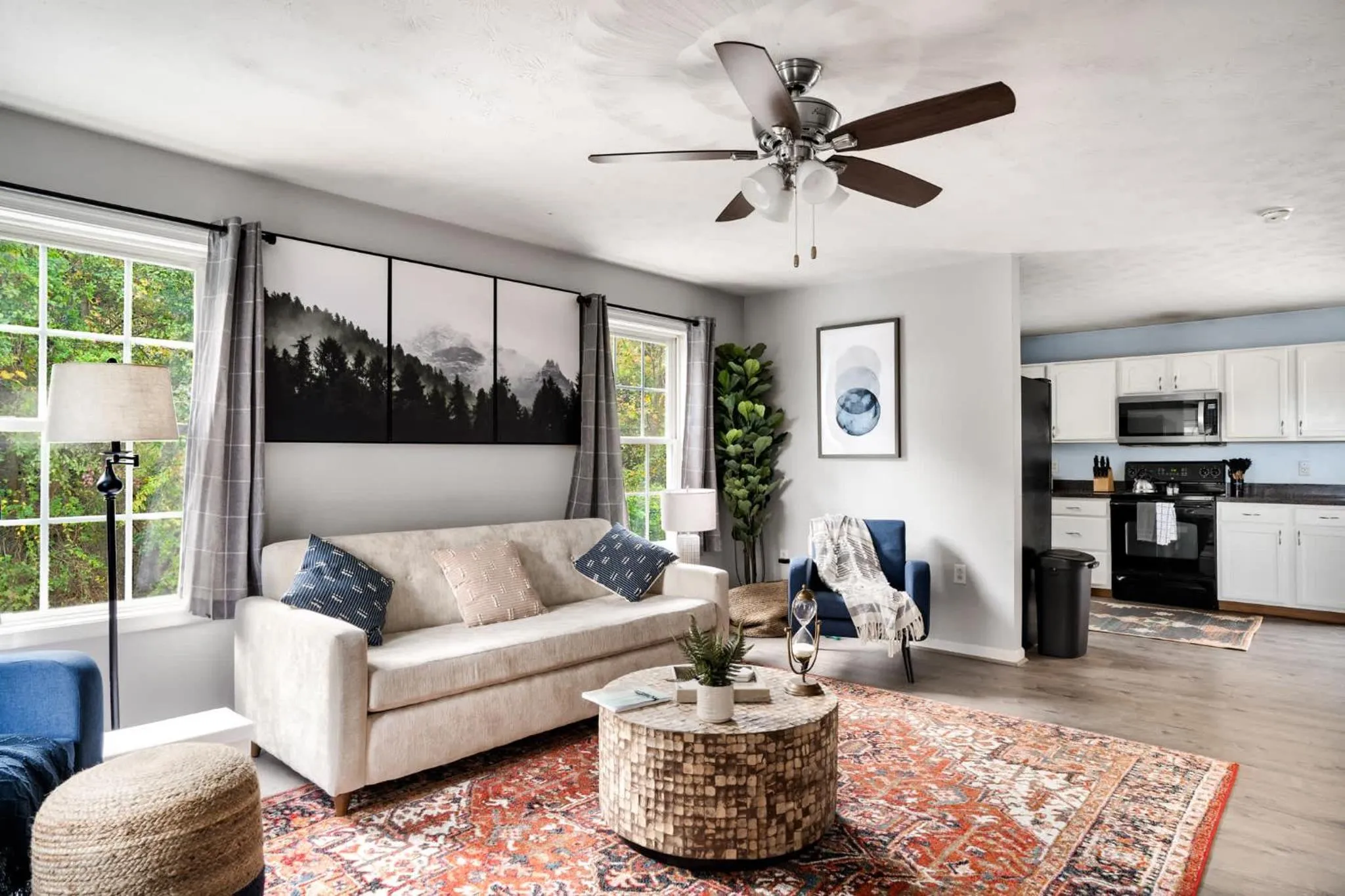 Living room in Modern decor, Hot Tub, Fire Pit & River Access!