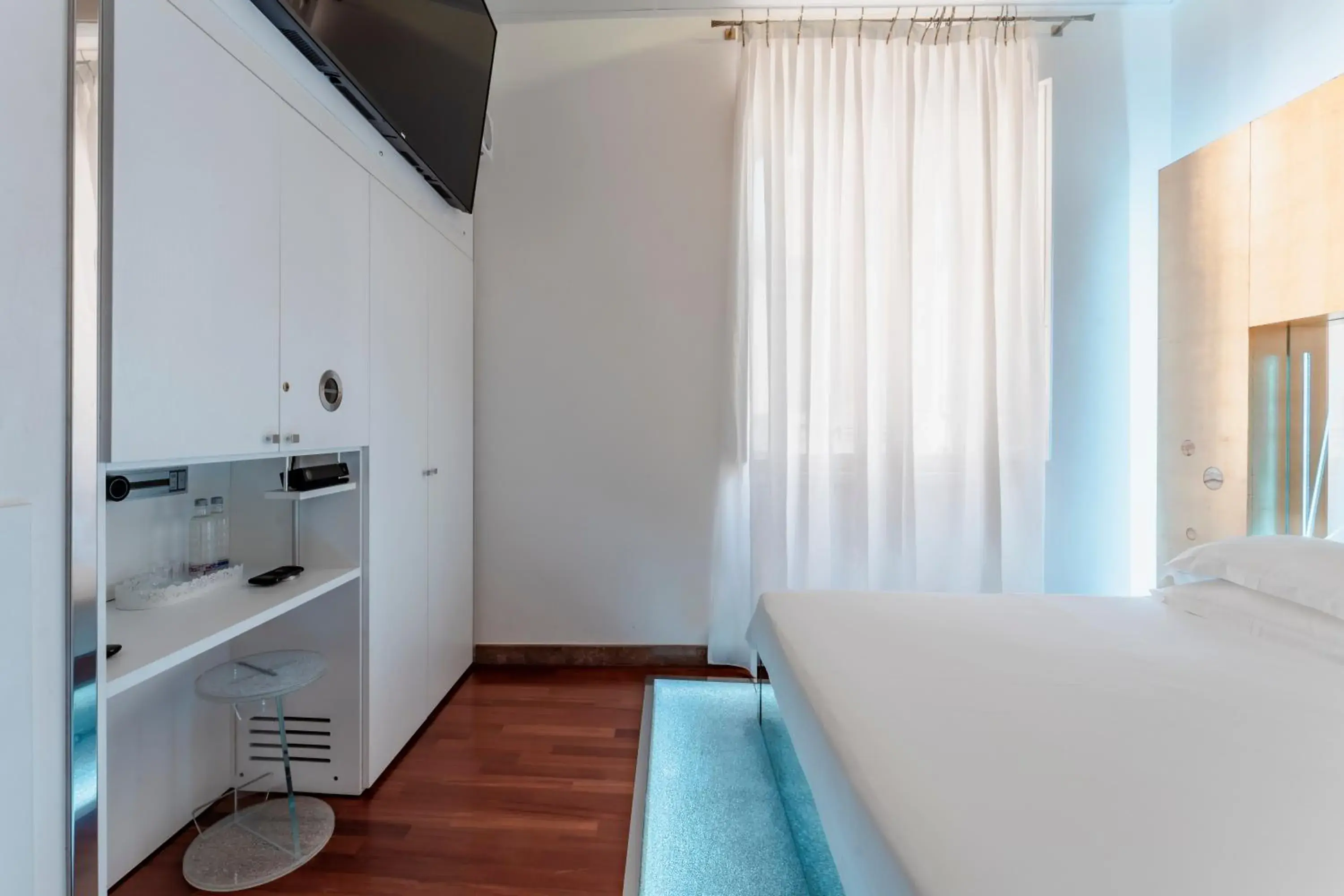 TV and multimedia, Bed in Hotel Trecento TV and multimedia, Bed in Hotel Trecento