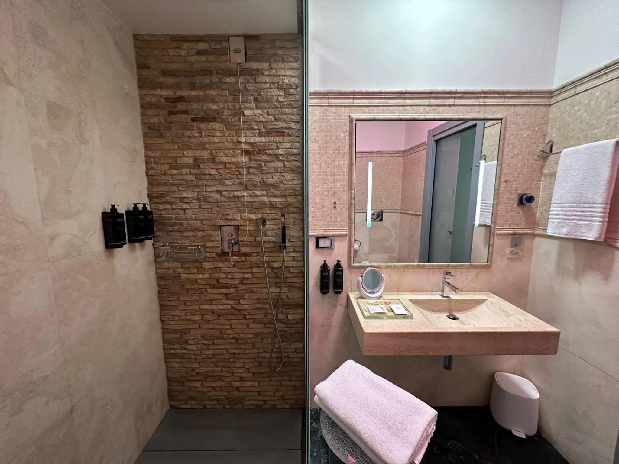 Bathroom in Hotel Trecento