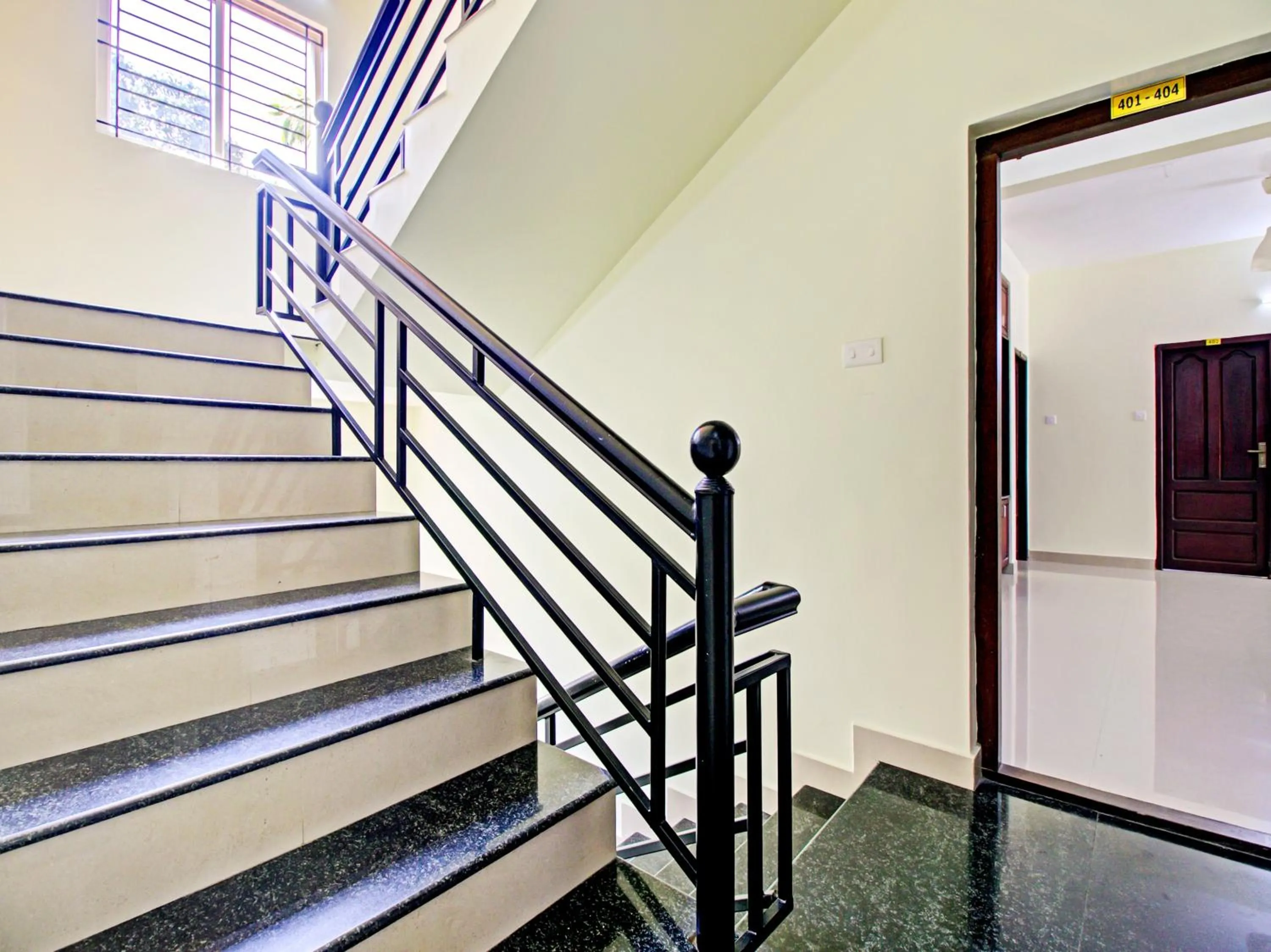 Property building in BLUEWAY RESIDENCY BUSINESS BOUTIQUE HOTEL