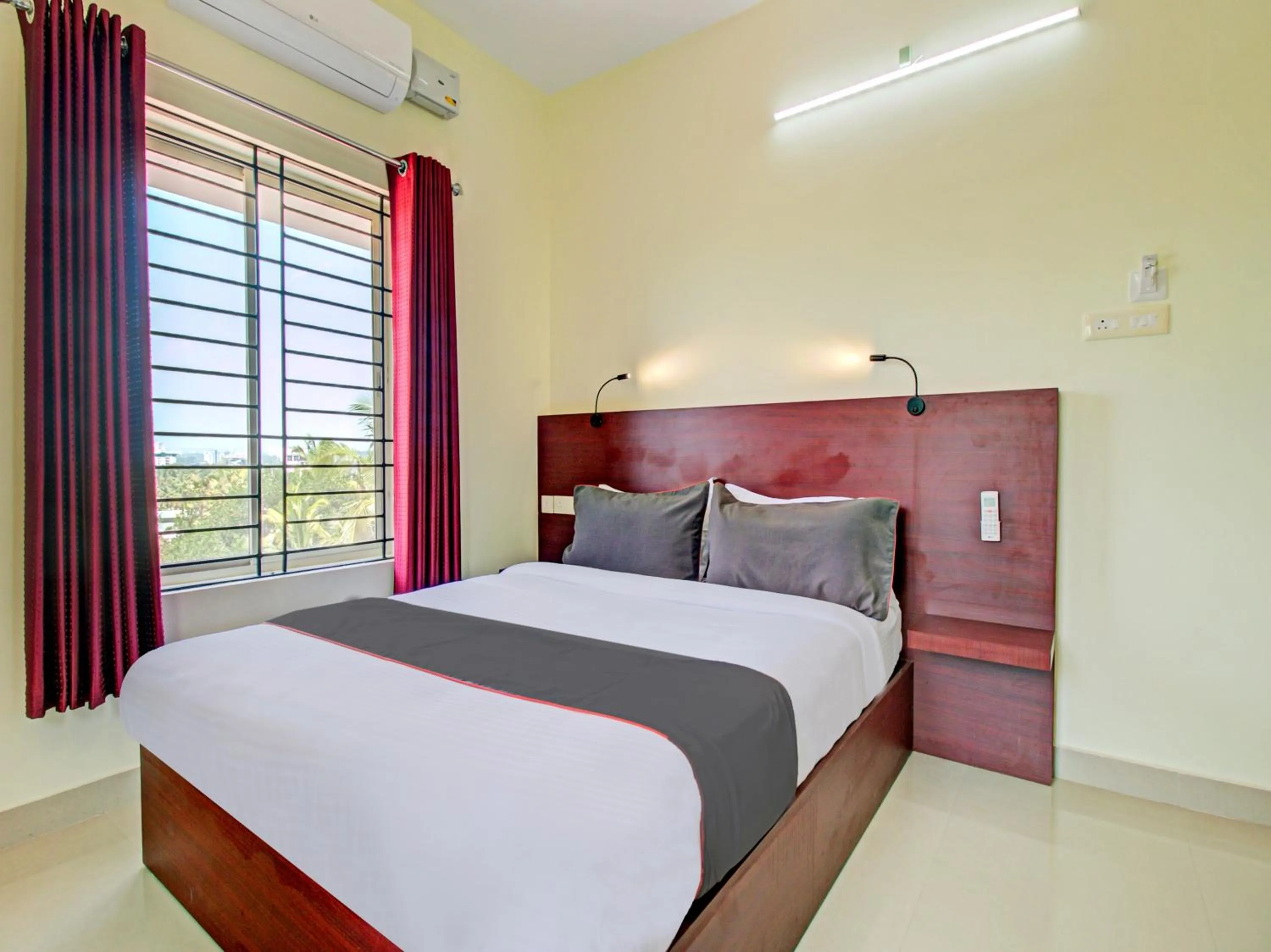 Bed in BLUEWAY RESIDENCY BUSINESS BOUTIQUE HOTEL