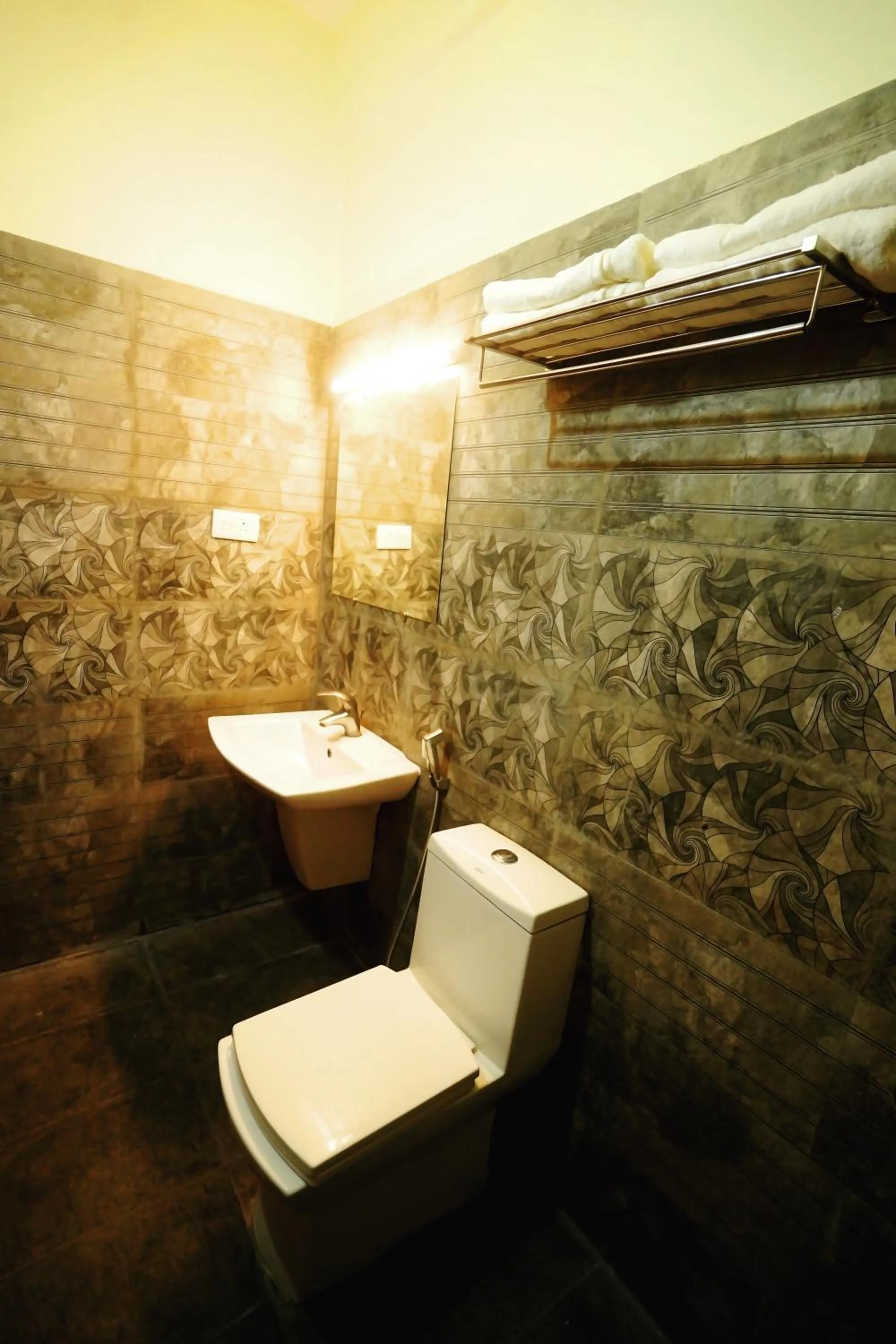 Toilet in BLUEWAY RESIDENCY BUSINESS BOUTIQUE HOTEL