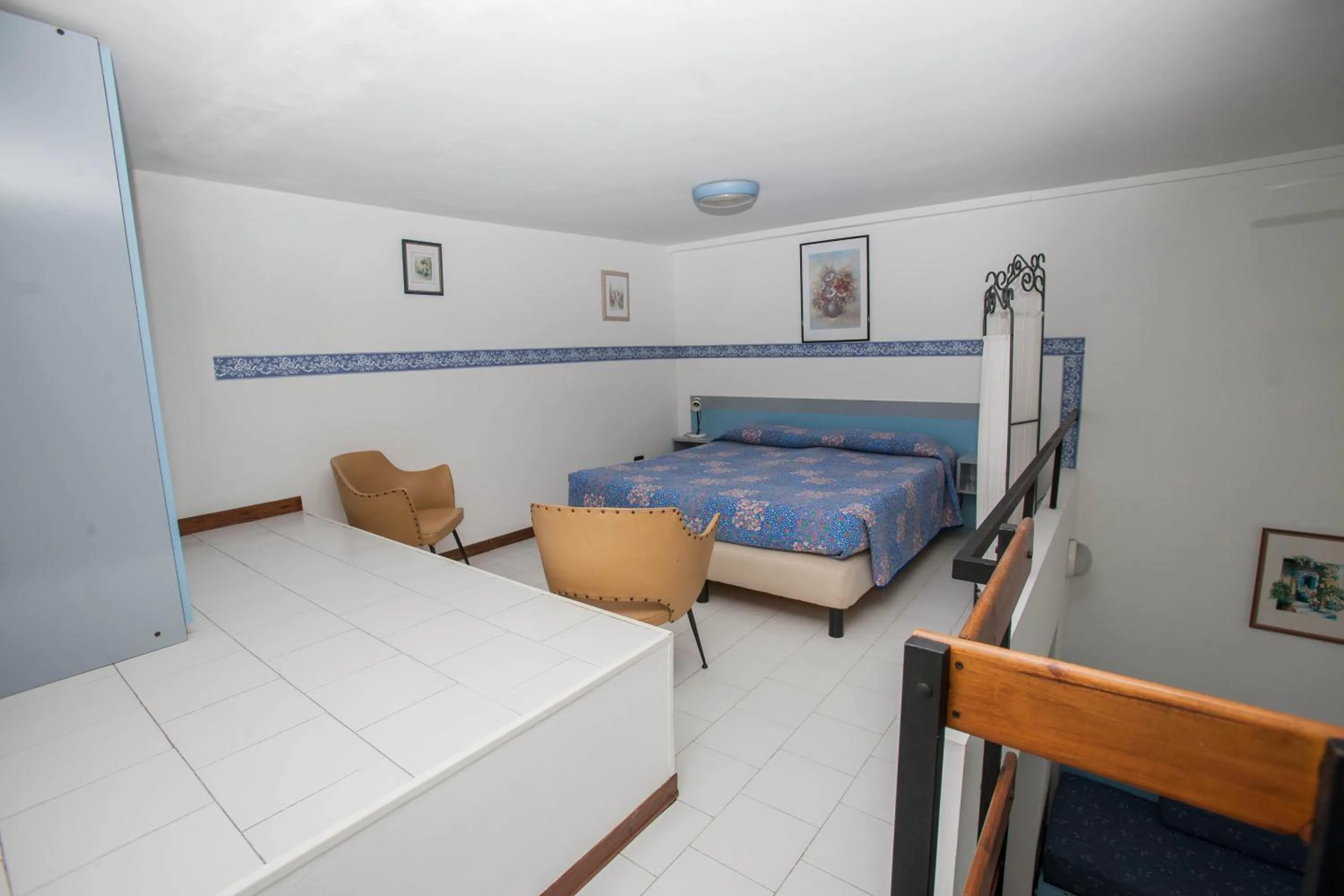 Photo of the whole room, Bed in Residence RTA Villa Marina