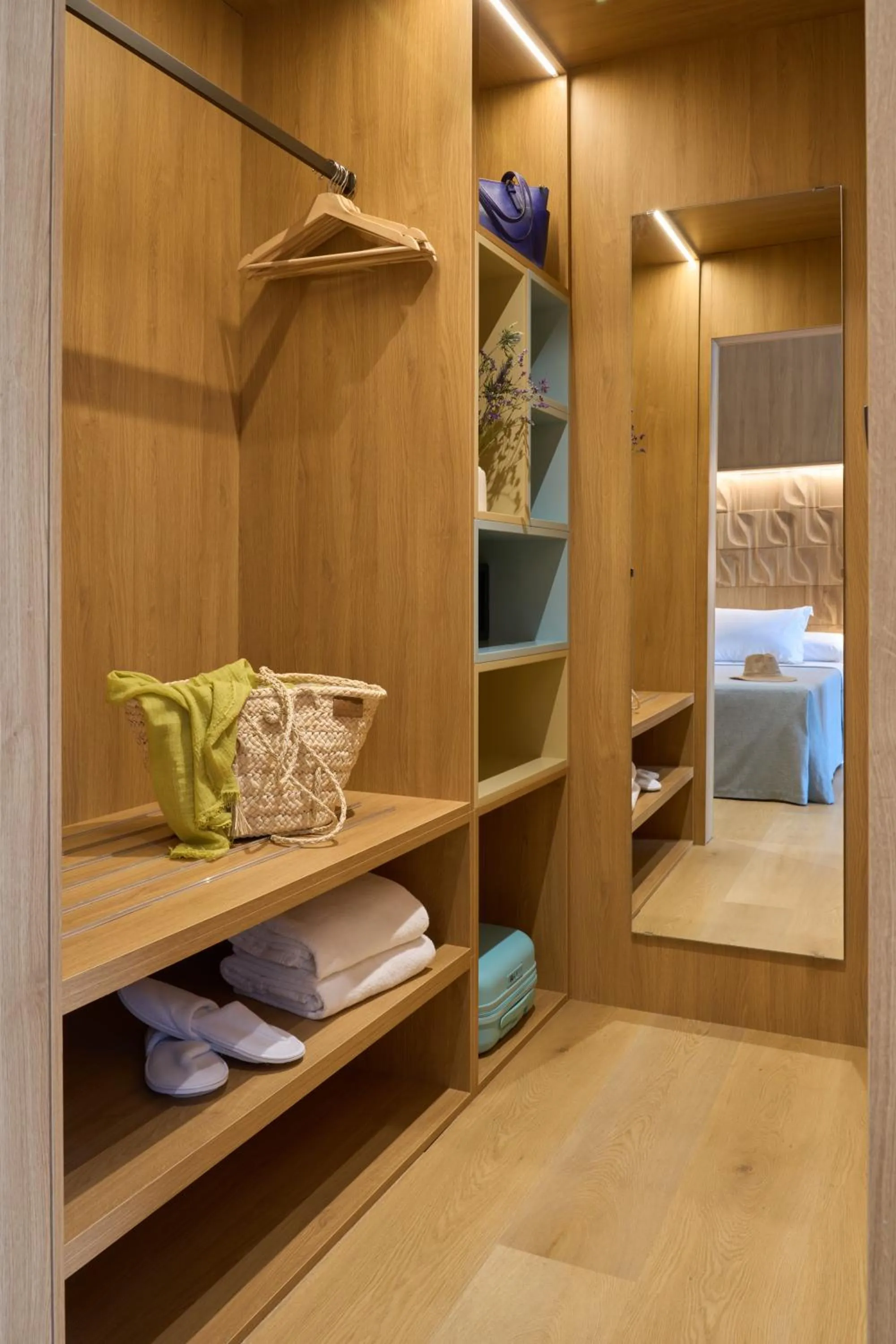 wardrobe, Bed in Hotel Macià Doñana