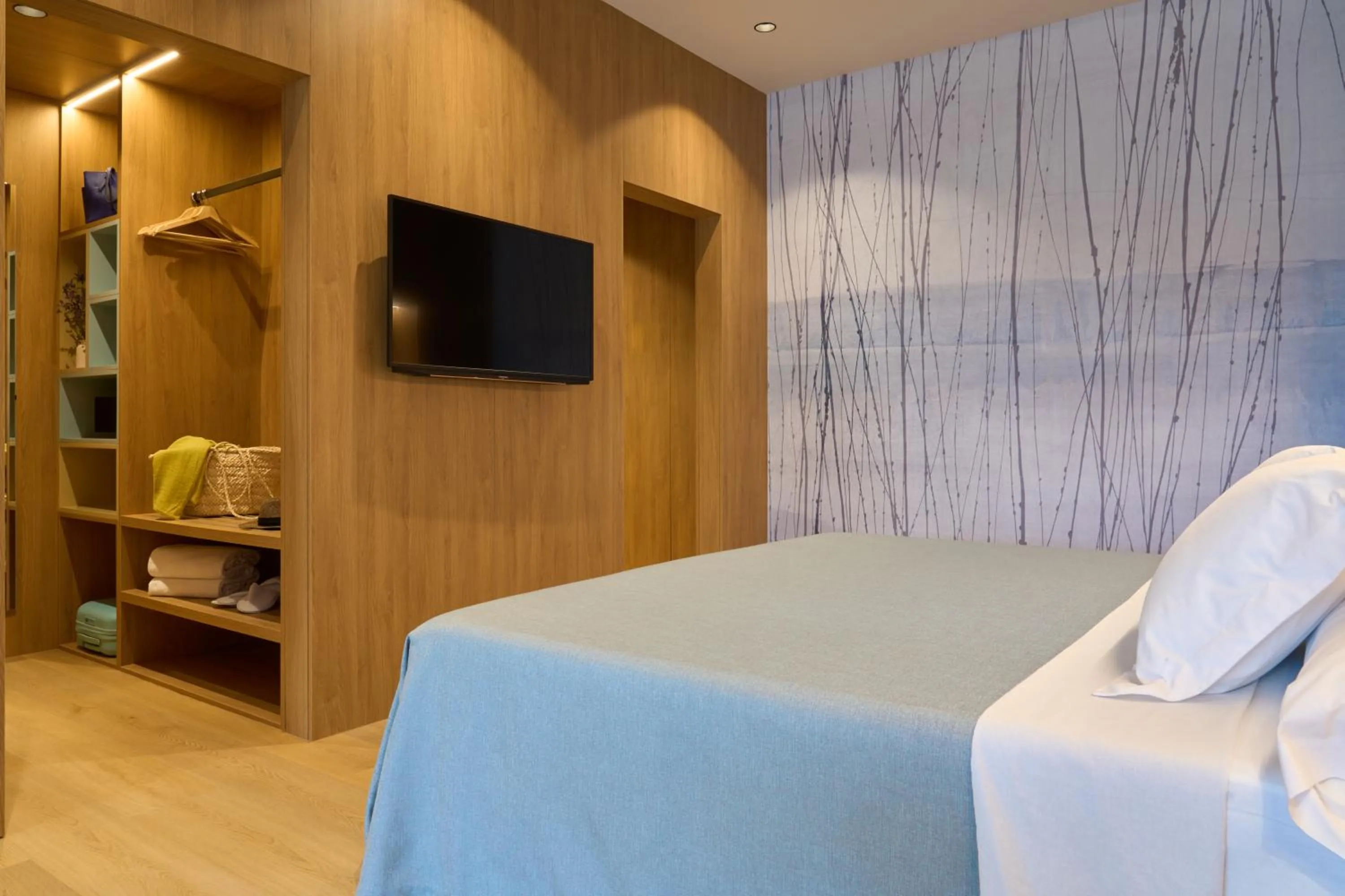 wardrobe, Bed in Hotel Macià Doñana