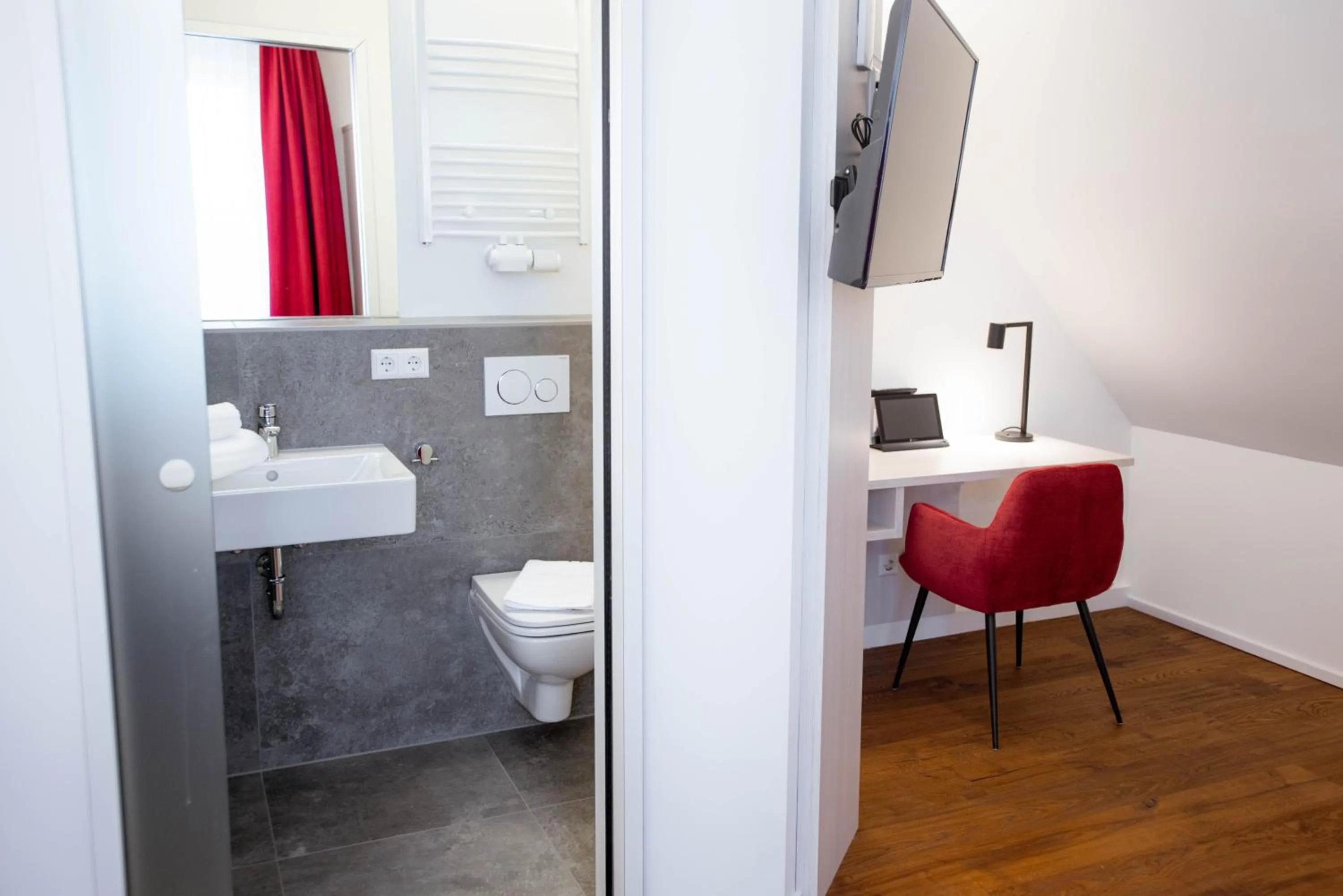 Toilet in Reos Hotel Wangen