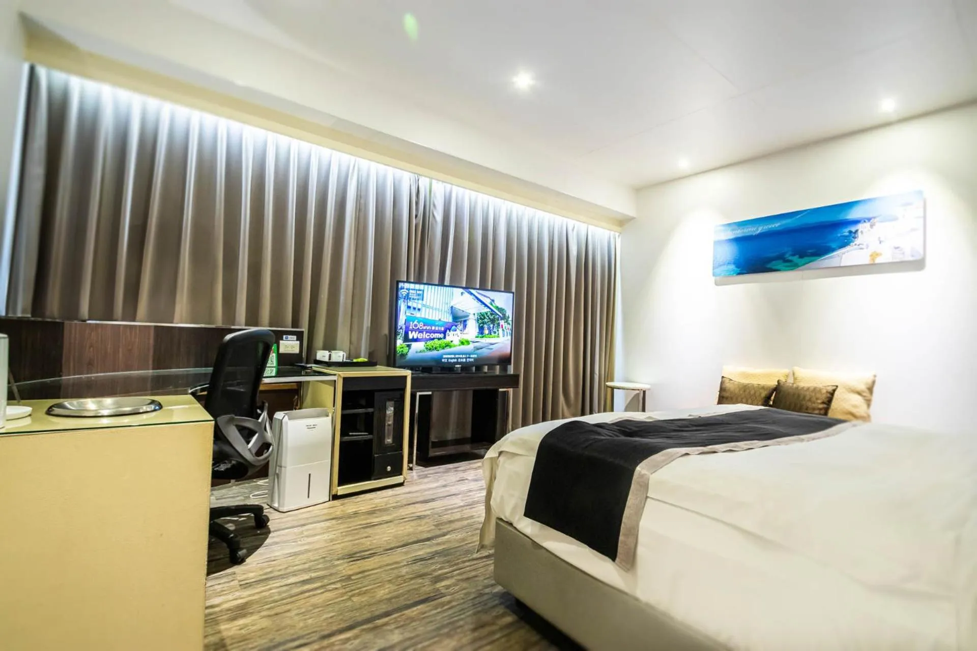 Decorative detail, Bed in 168 Motel-Hsinchu