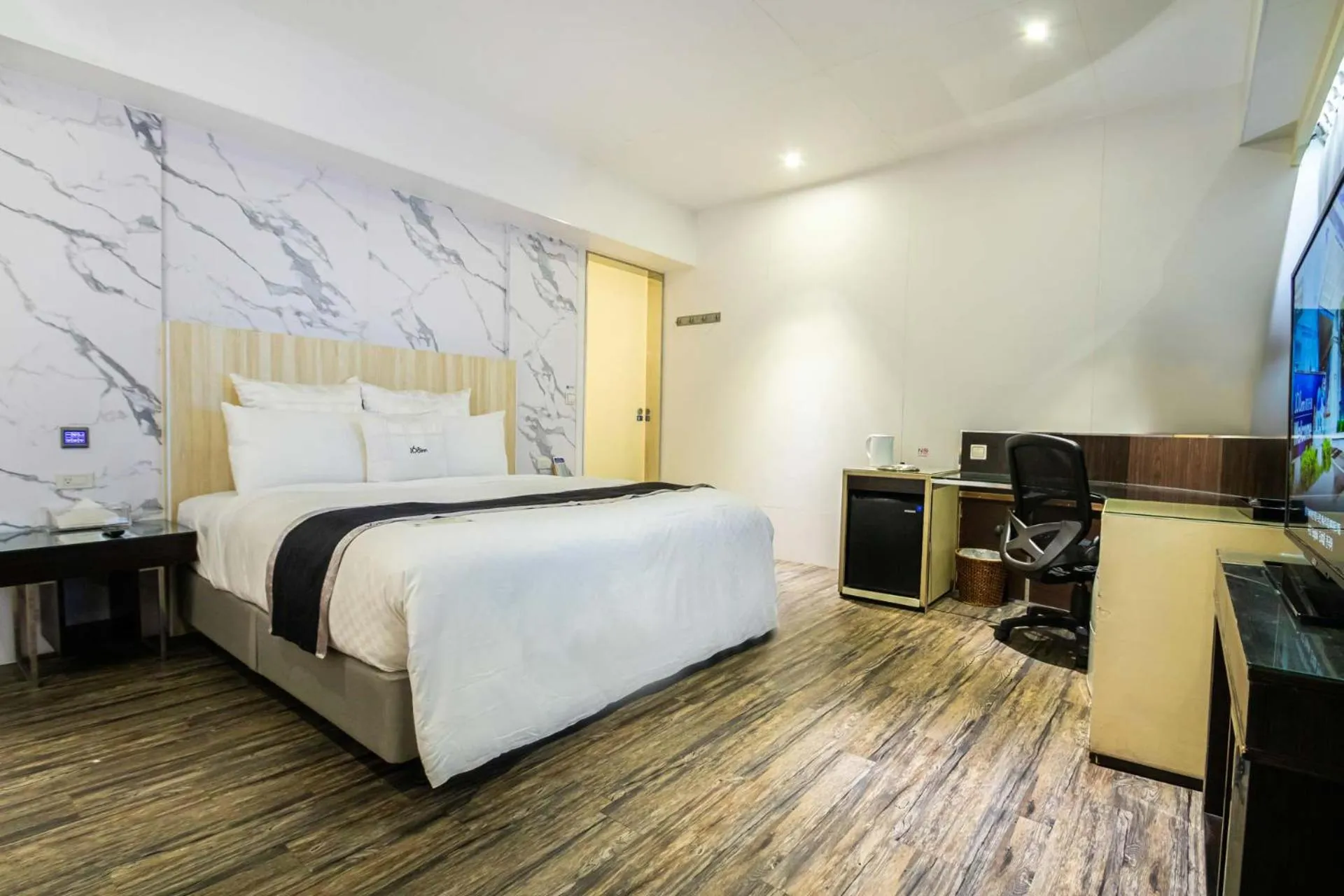 Decorative detail, Bed in 168 Motel-Hsinchu