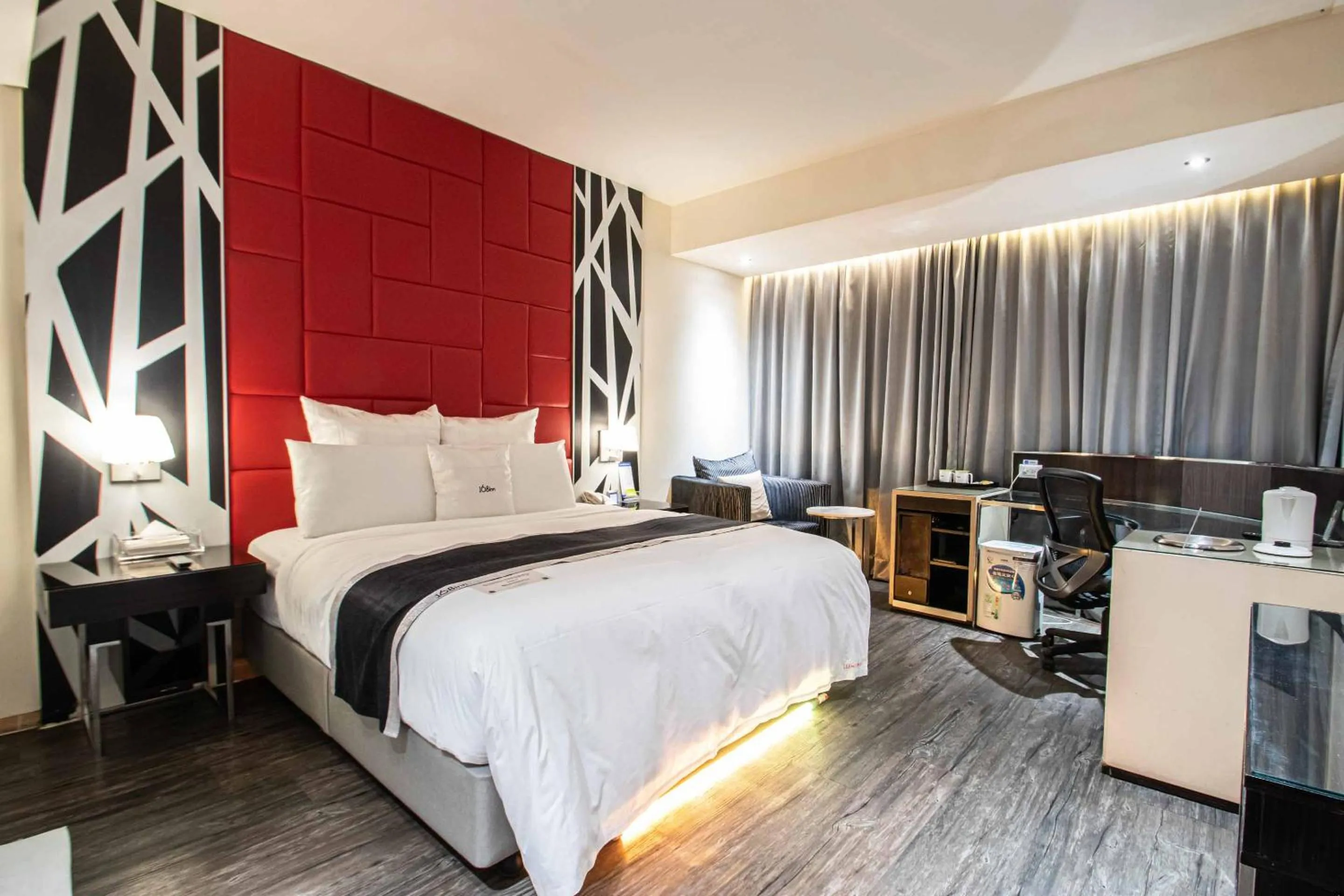 Decorative detail, Bed in 168 Motel-Hsinchu