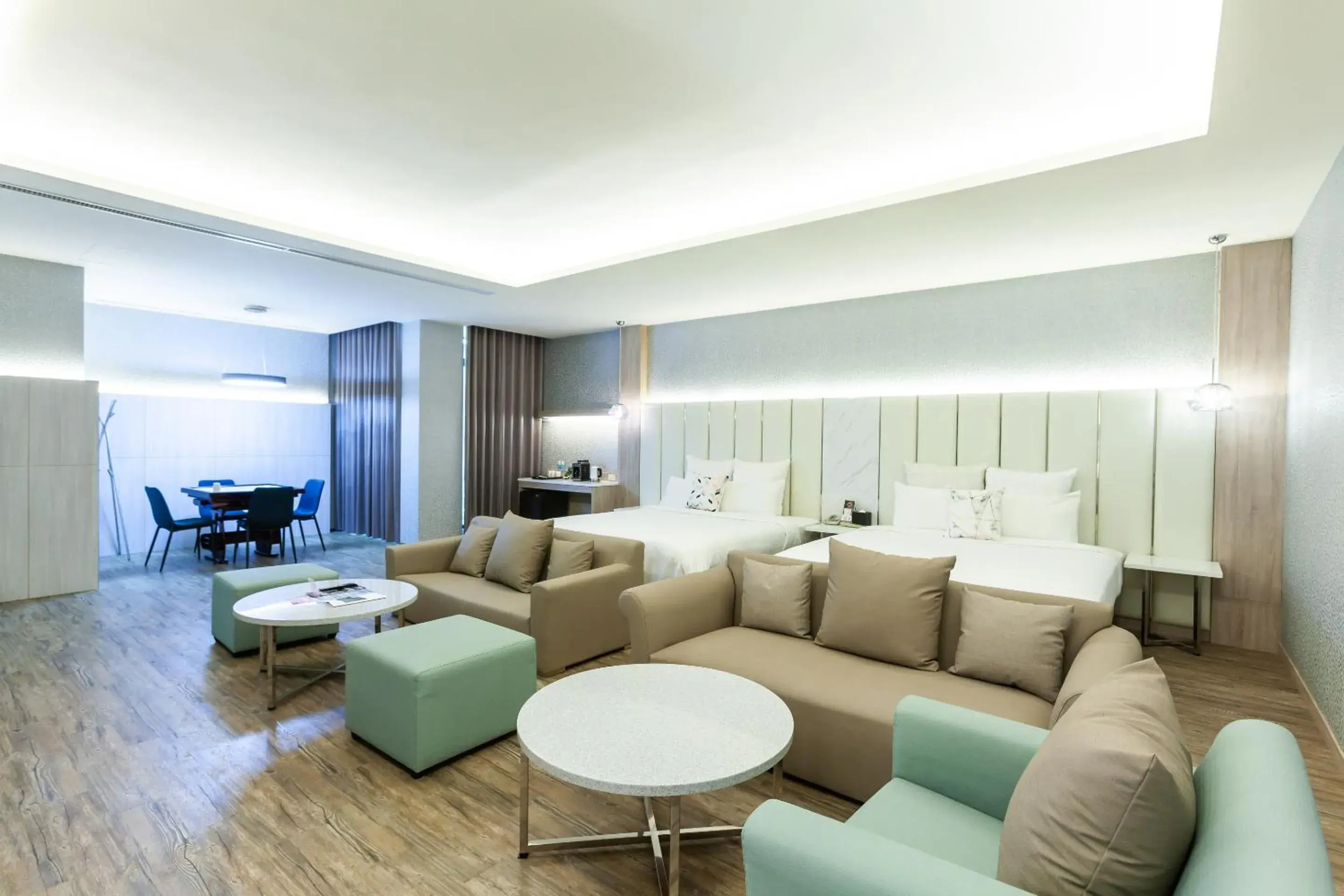 Photo of the whole room, Seating Area in Six Star Motel-Zhongli
