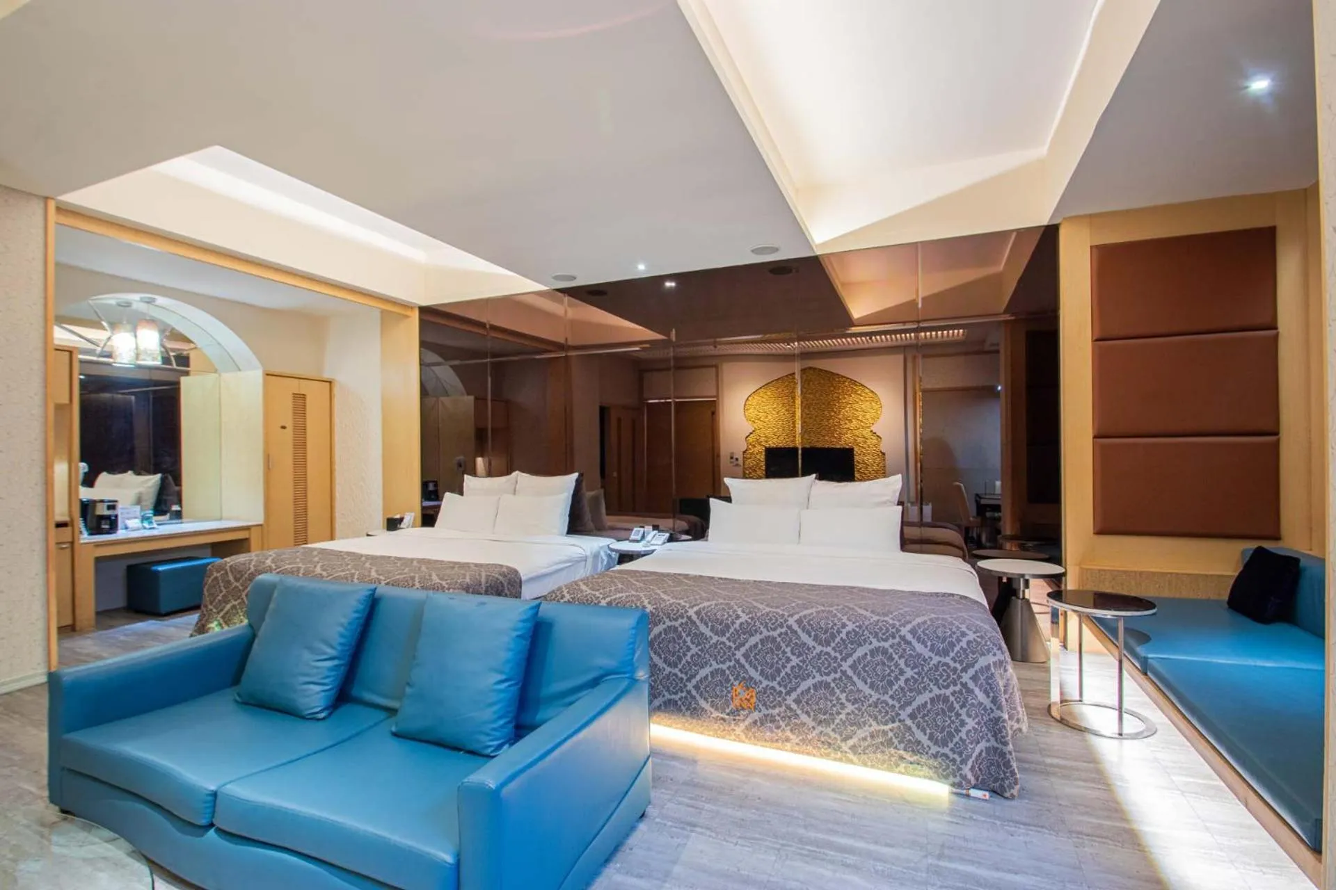 Decorative detail in Six Star Motel-Zhongli