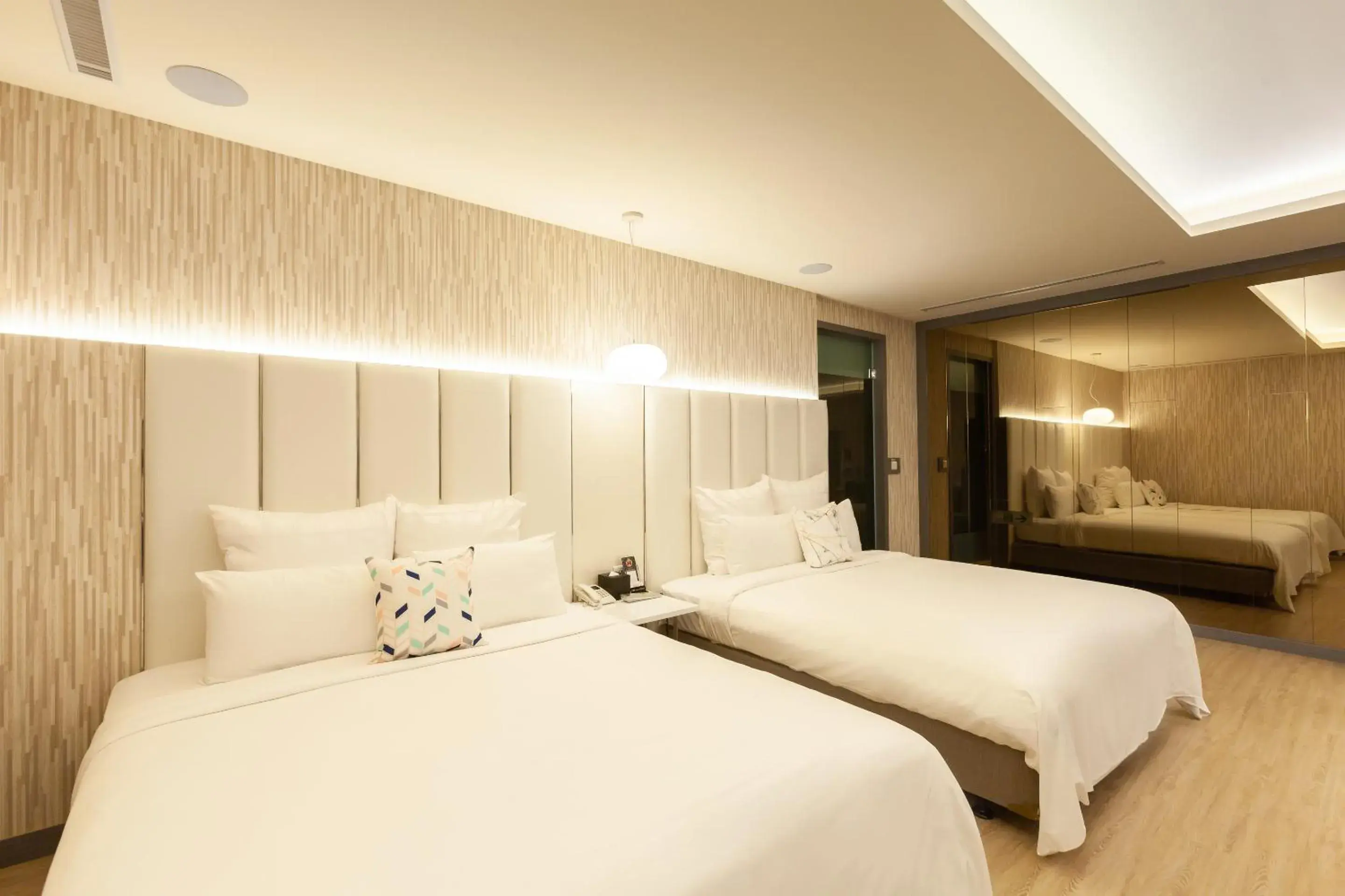 Bed in Six Star Motel-Zhongli