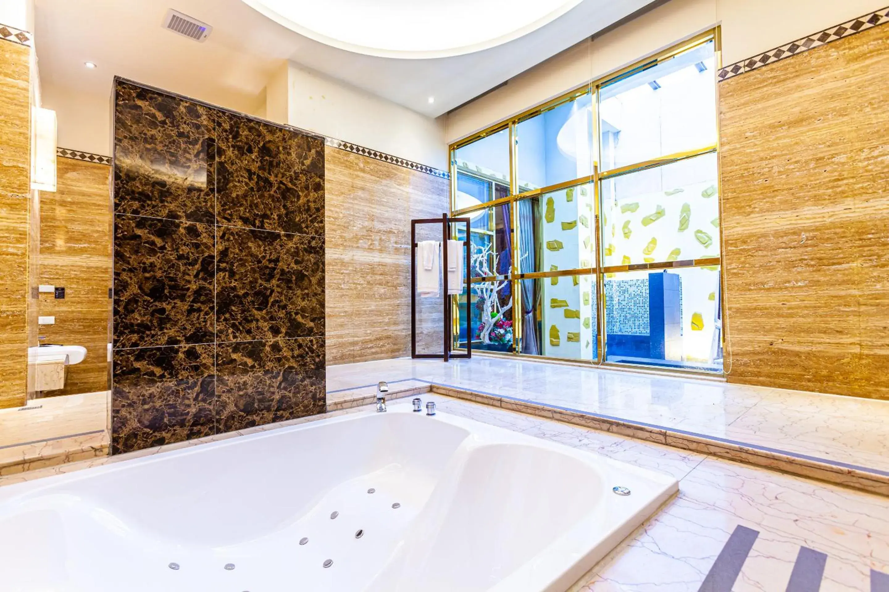 Hot Tub, Bathroom in Six Star Motel-Zhongli