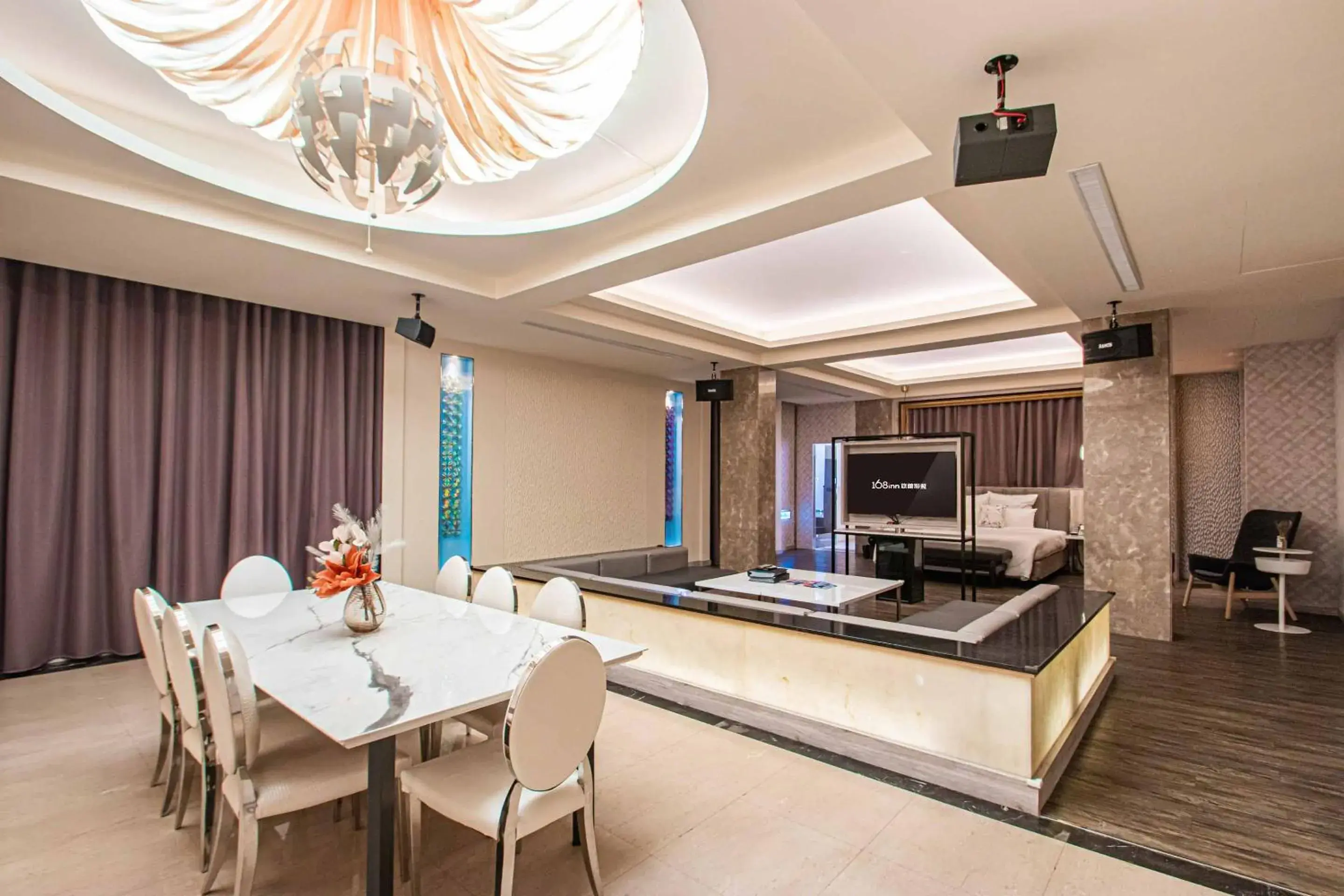 TV and multimedia, Dining Area in Six Star Motel-Zhongli