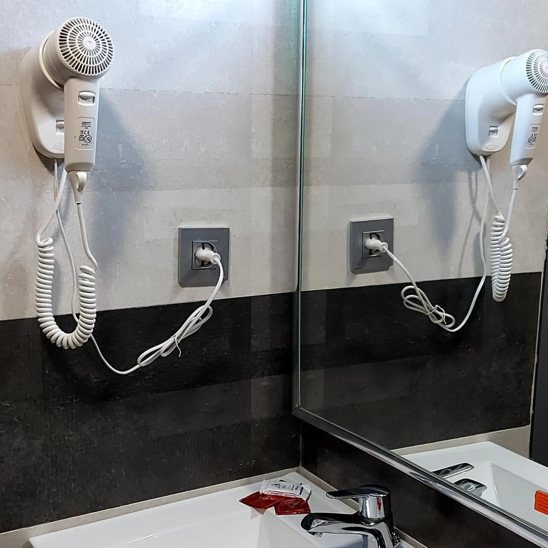 Shower in El Ghanami Hotel