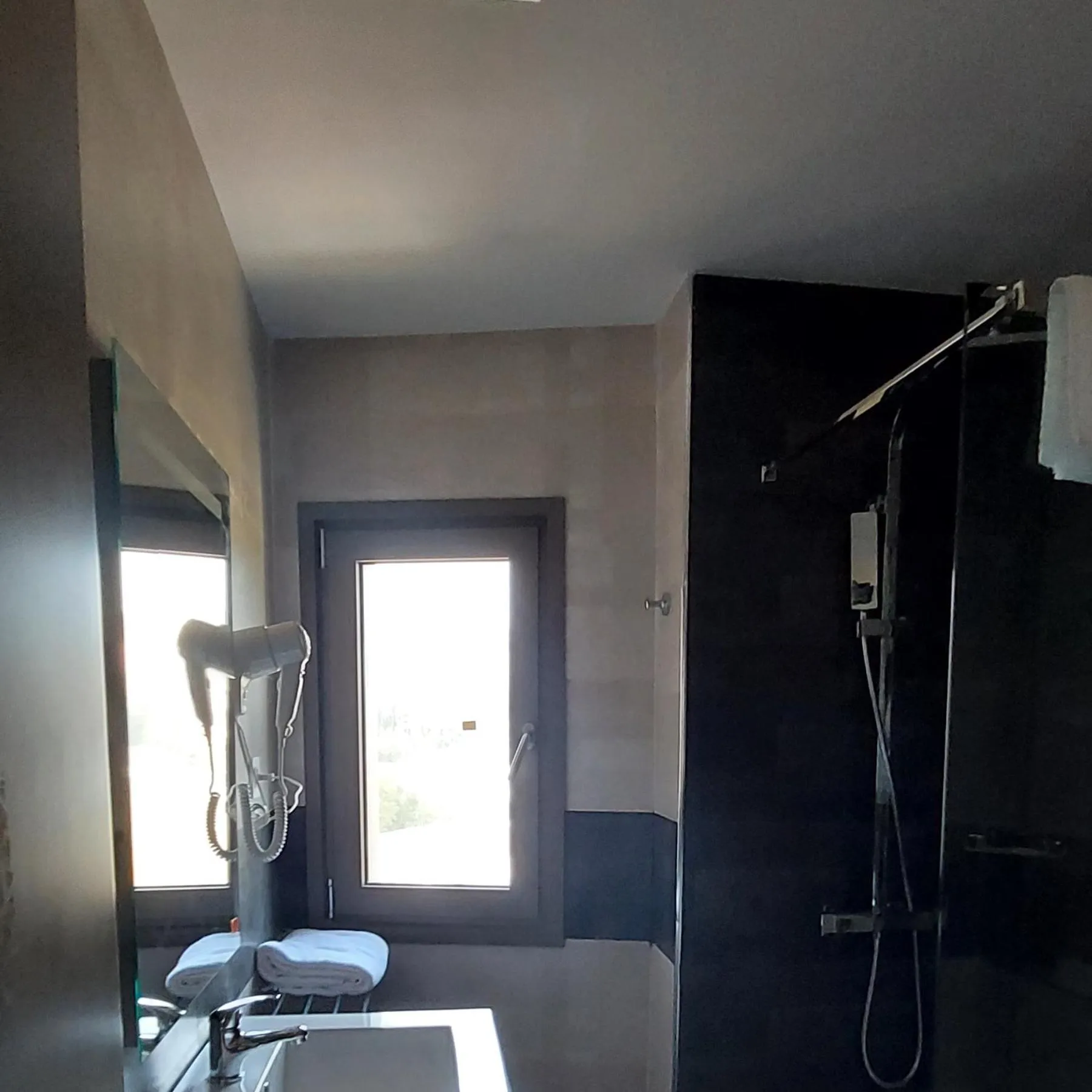 Shower in El Ghanami Hotel