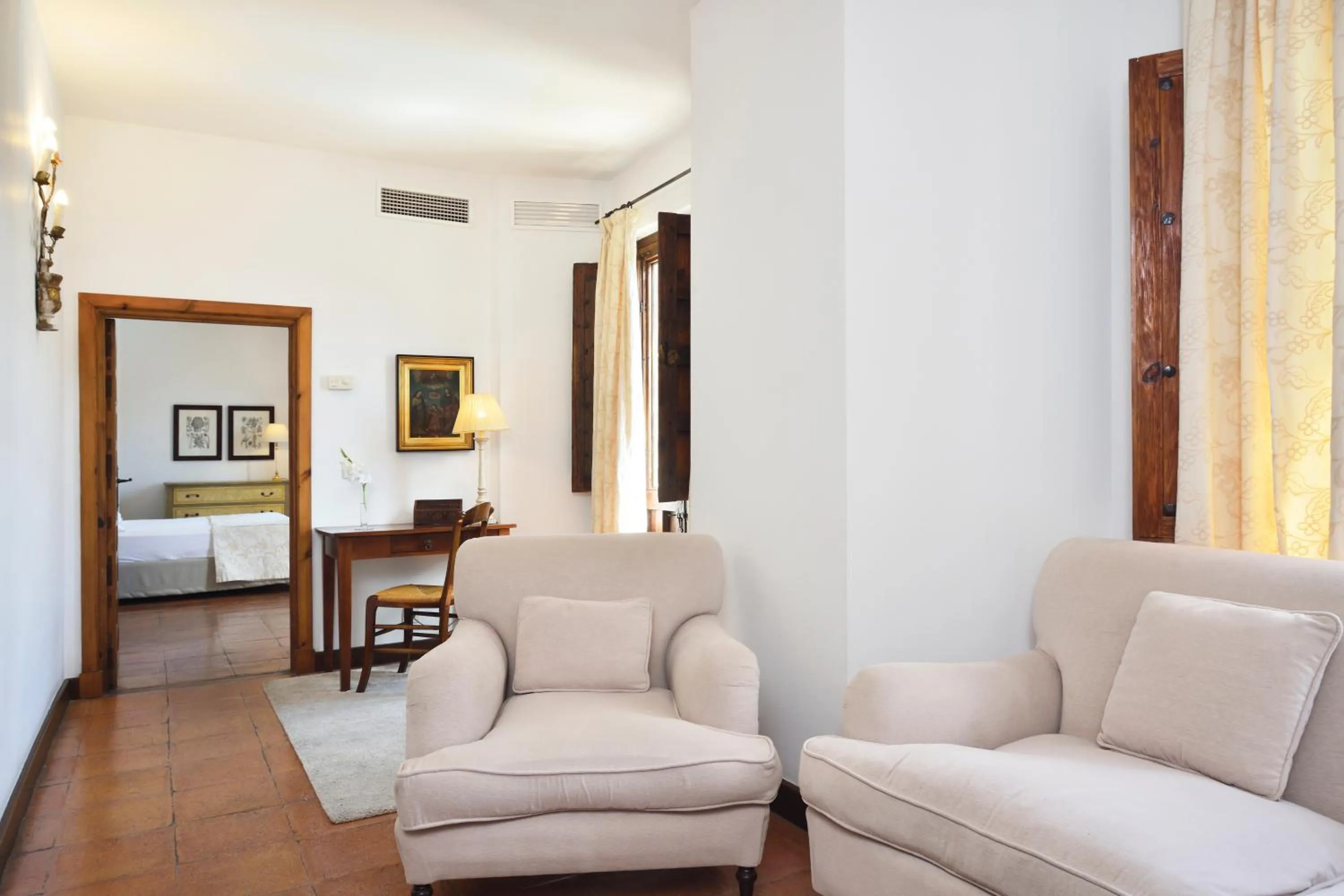 Living room, Bed in Hotel Puerta de la Luna