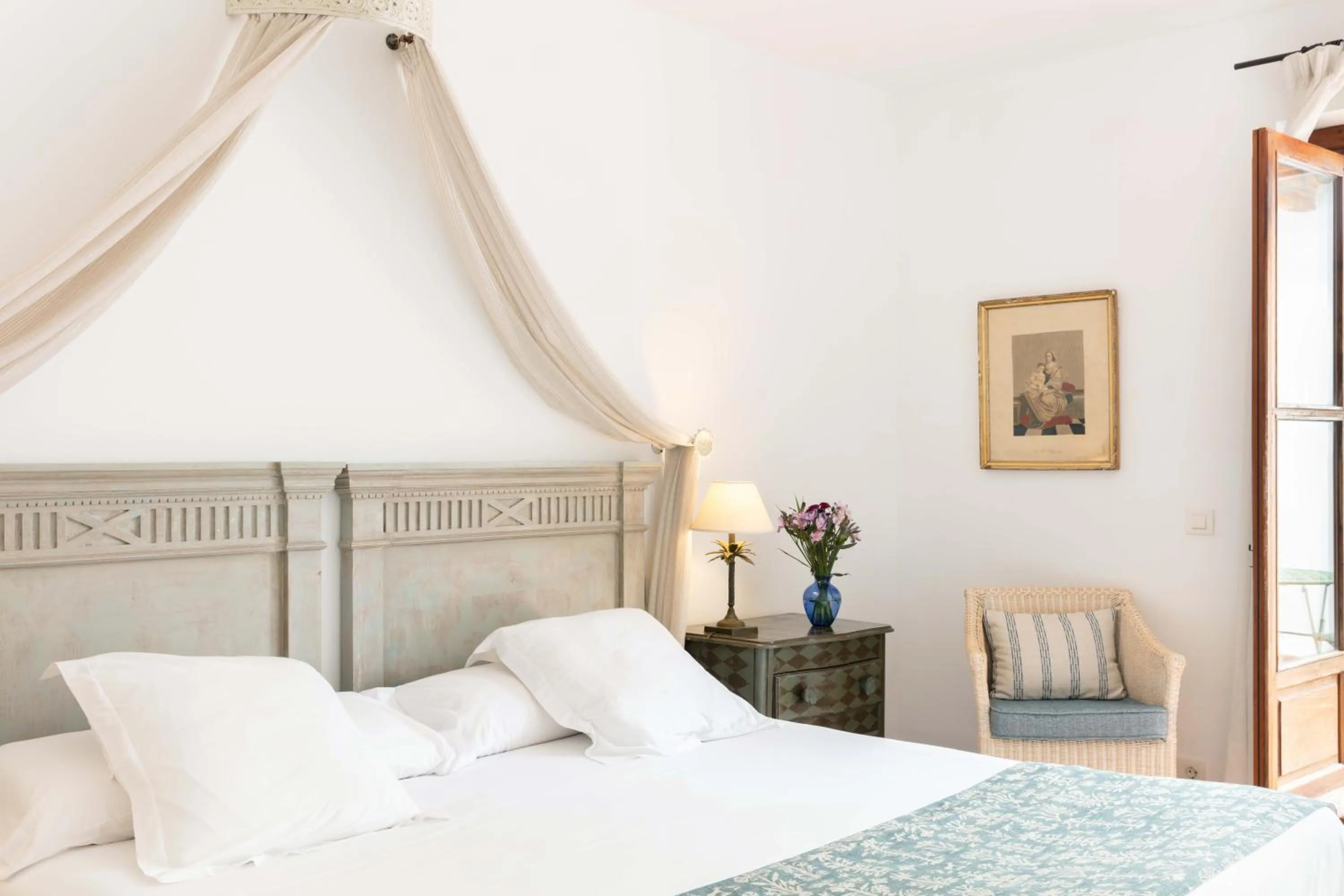 Bed in Hotel Puerta de la Luna