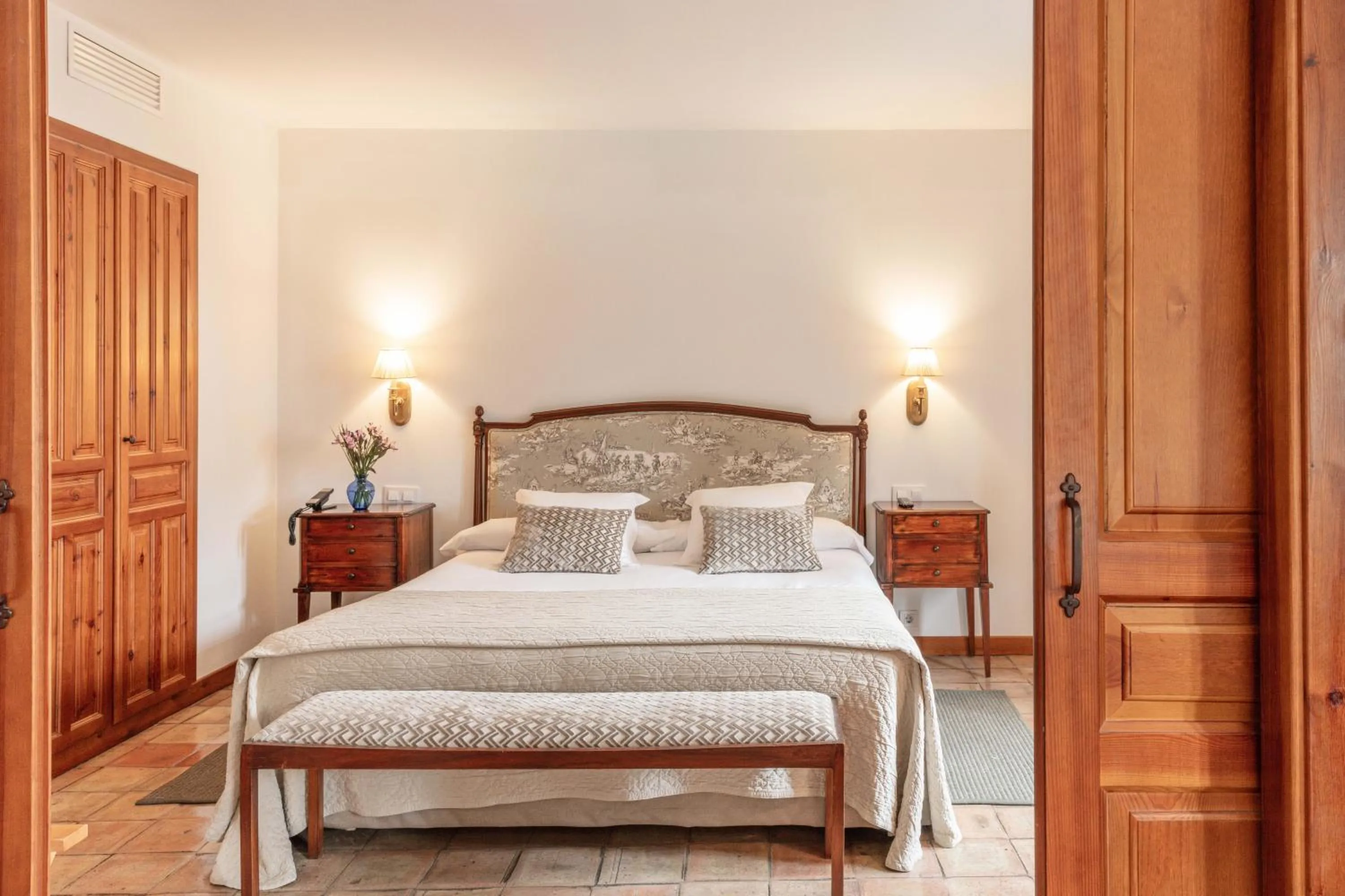 Bed in Hotel Puerta de la Luna