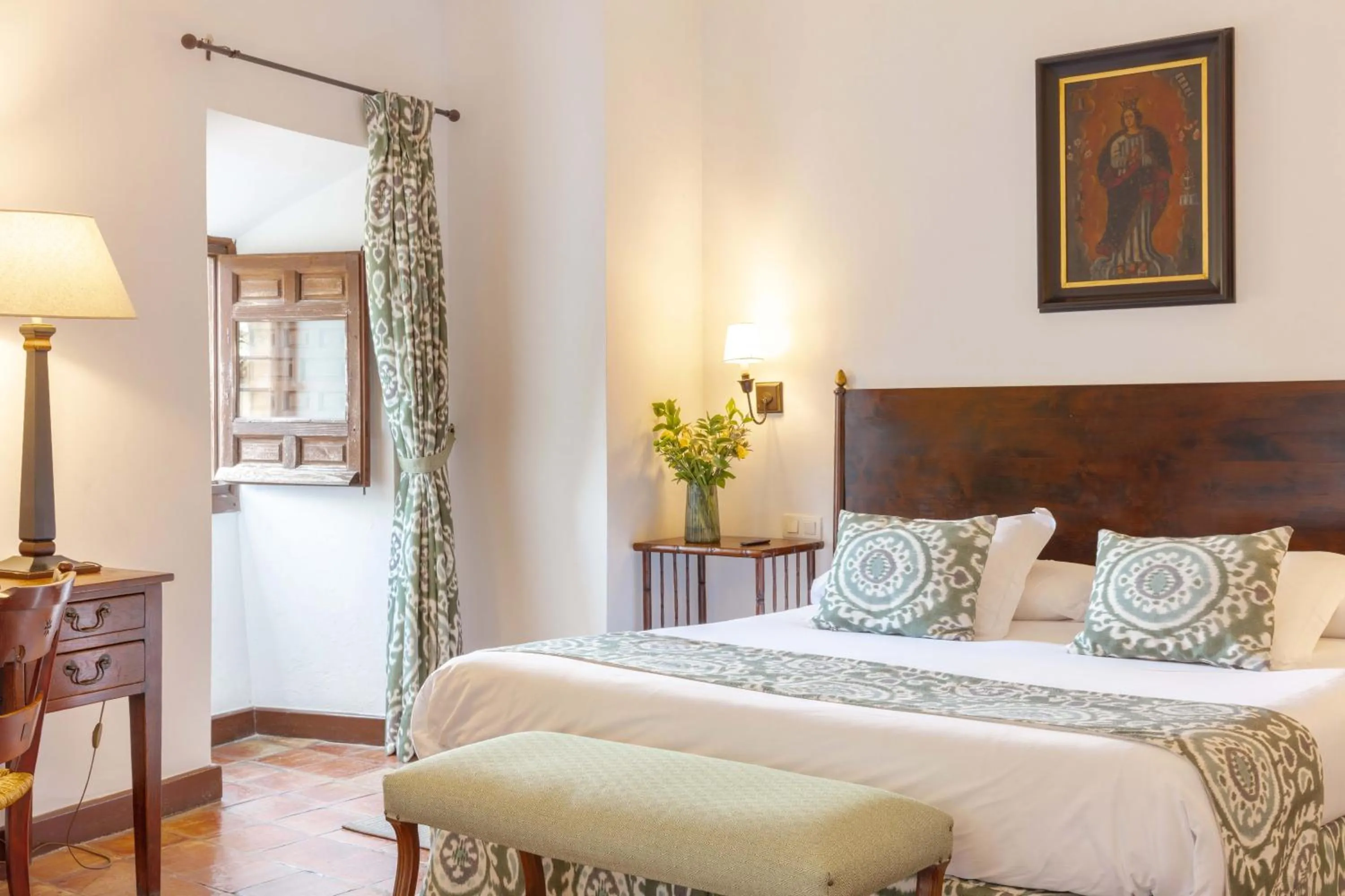 Bed in Hotel Puerta de la Luna