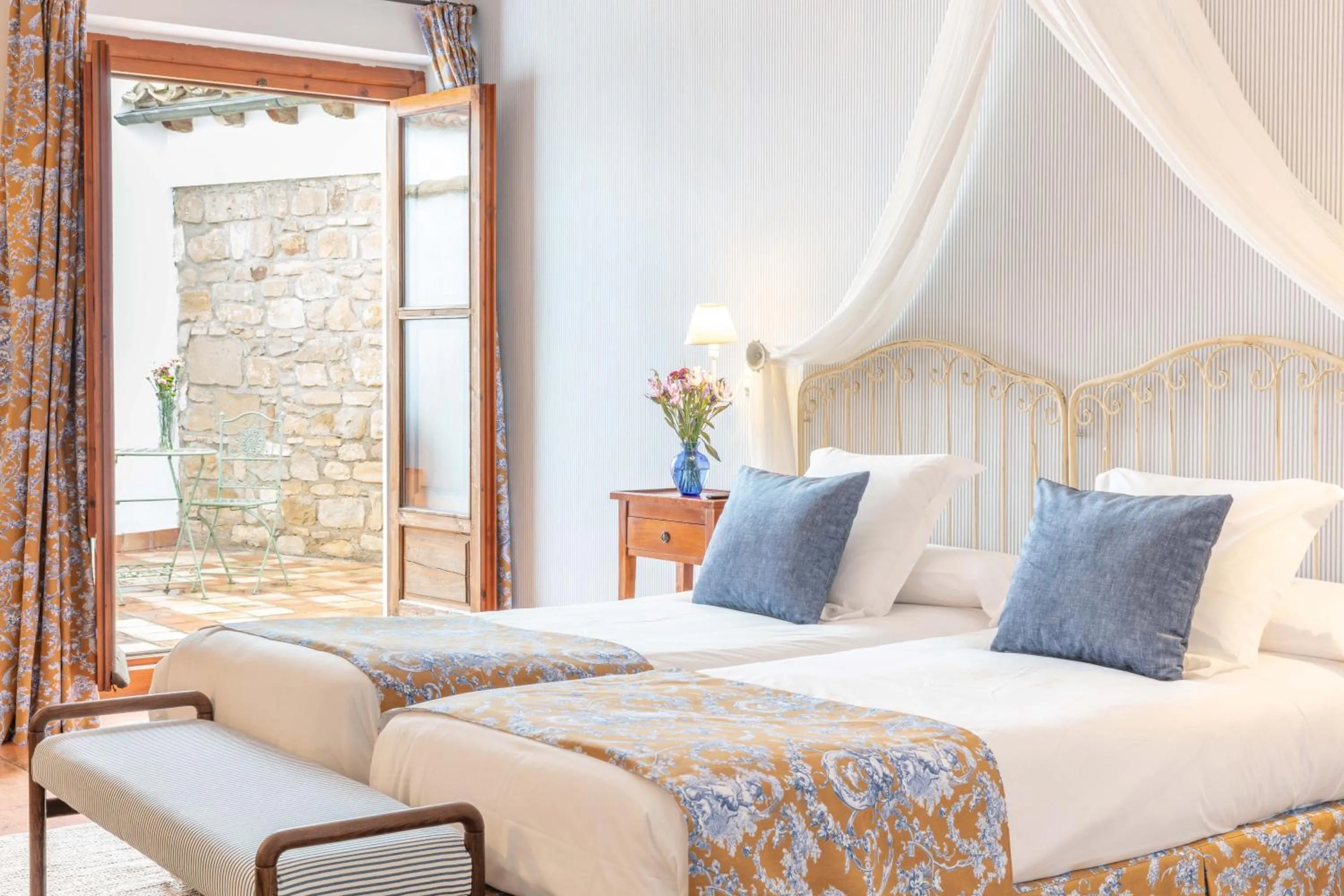 Bed in Hotel Puerta de la Luna