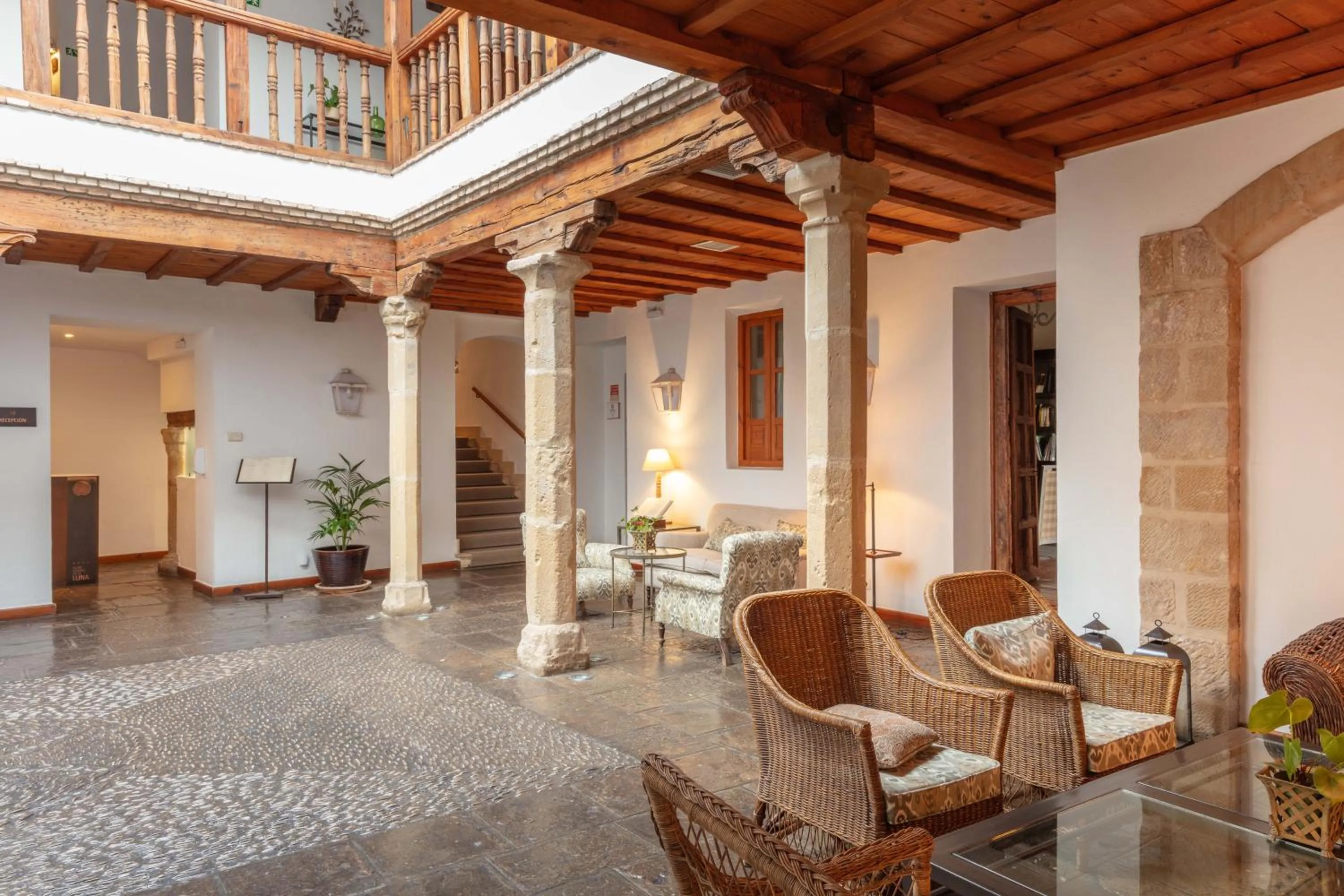 Patio in Hotel Puerta de la Luna