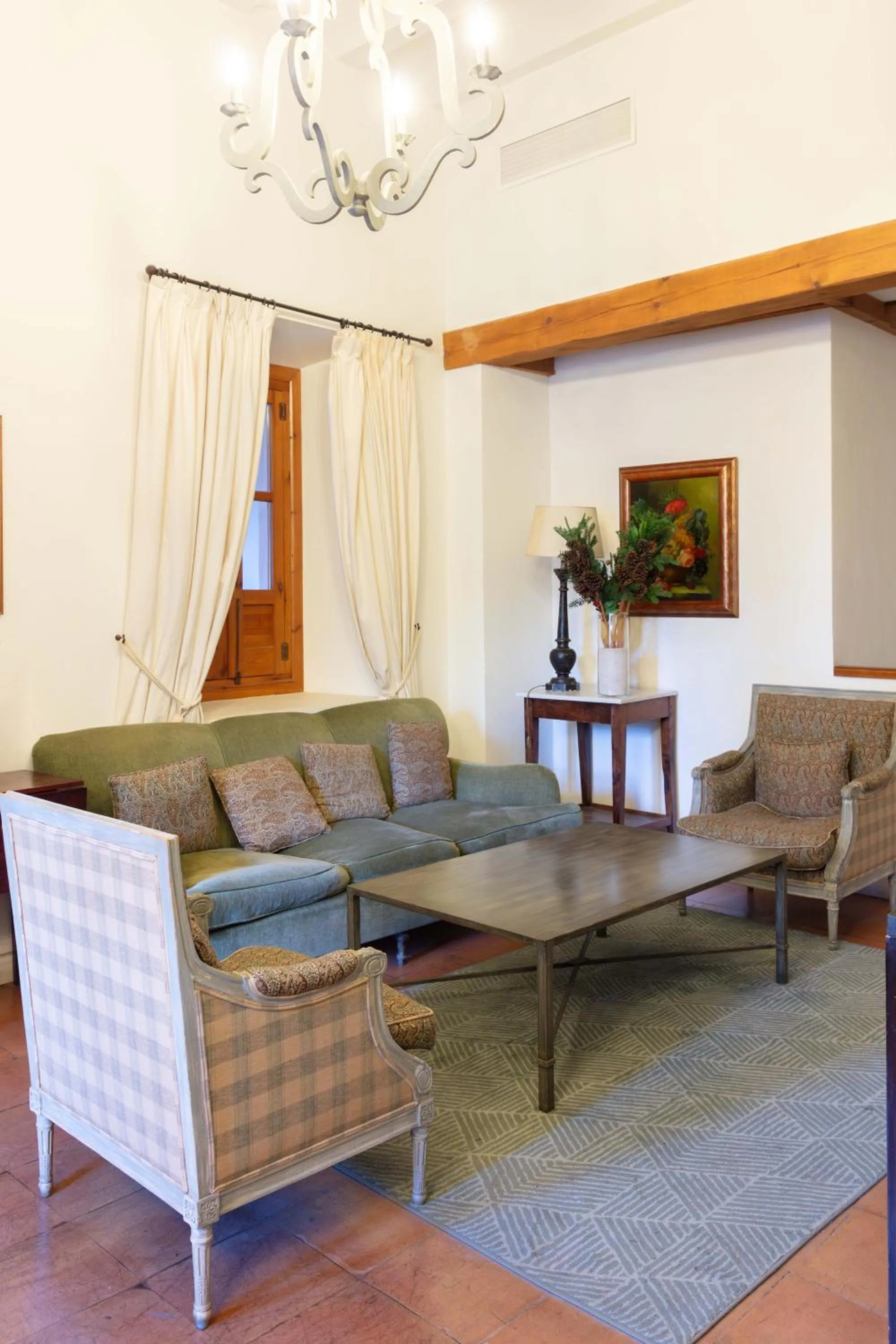 Living room in Hotel Puerta de la Luna