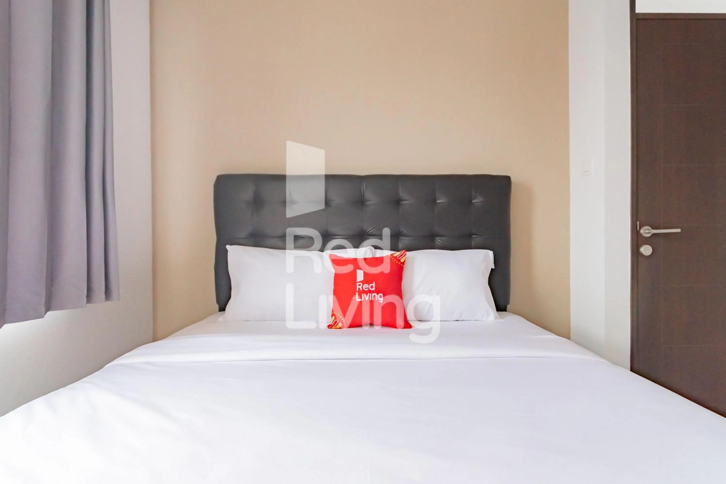 Bedroom, Bed in RedLiving Apartemen Mekarwangi Square - M Express