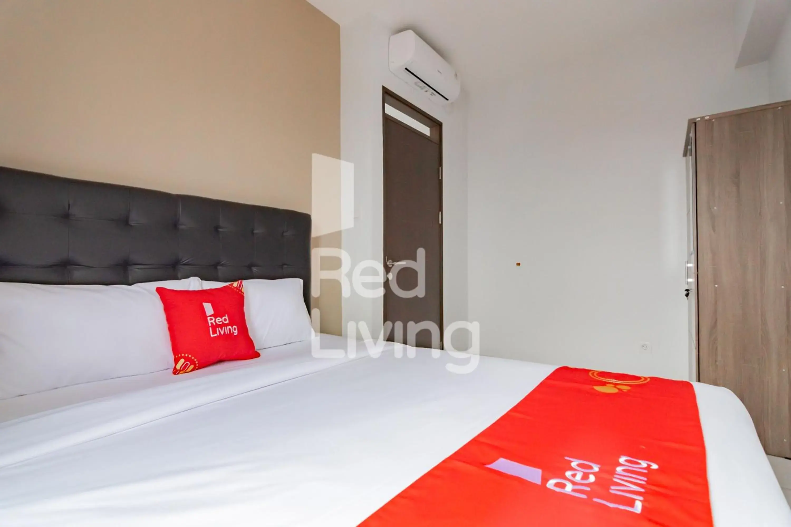 Bedroom, Bed in RedLiving Apartemen Mekarwangi Square - M Express Bedroom, Bed in RedLiving Apartemen Mekarwangi Square - M Express