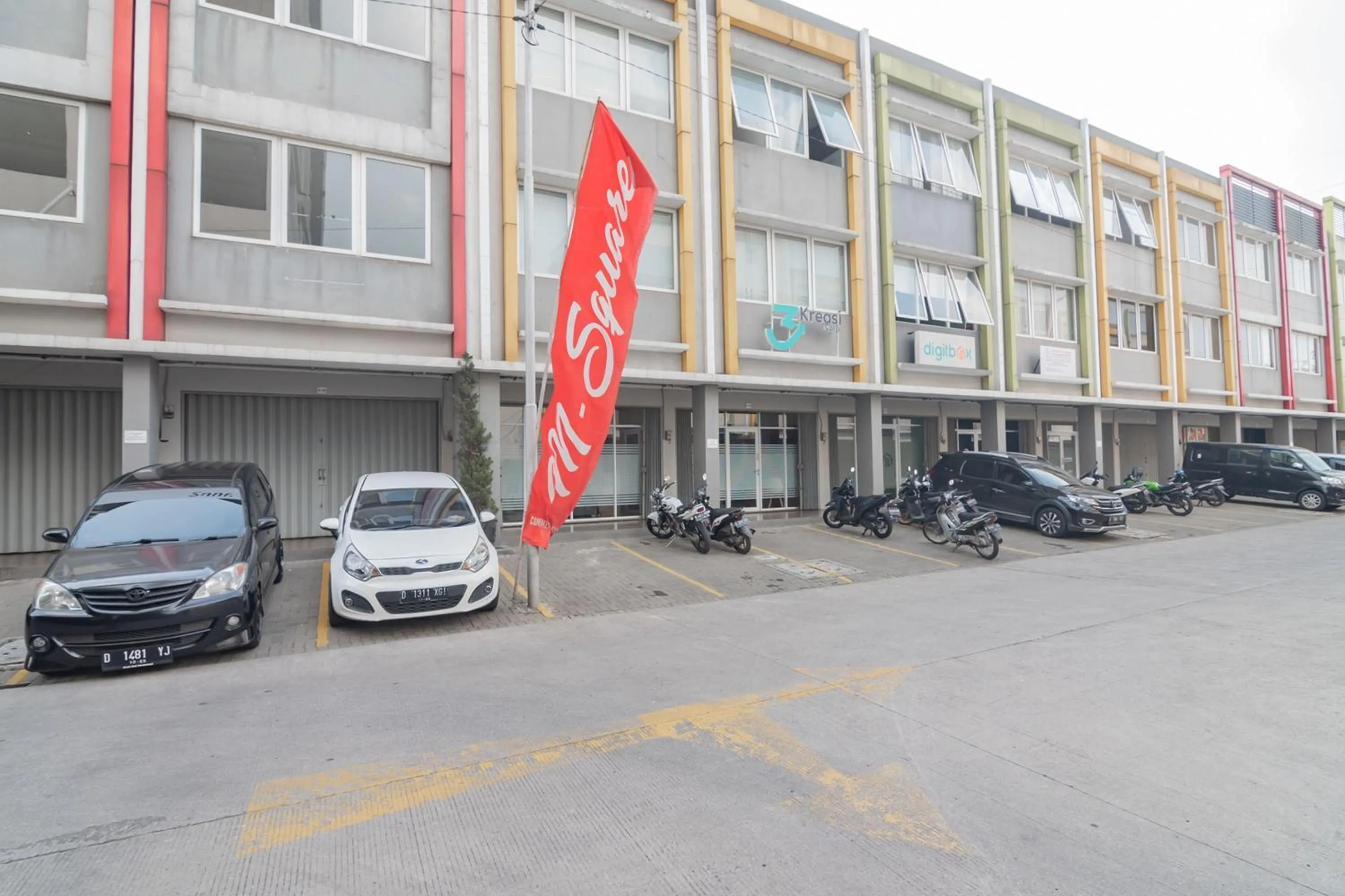 Parking in RedLiving Apartemen Mekarwangi Square - M Express