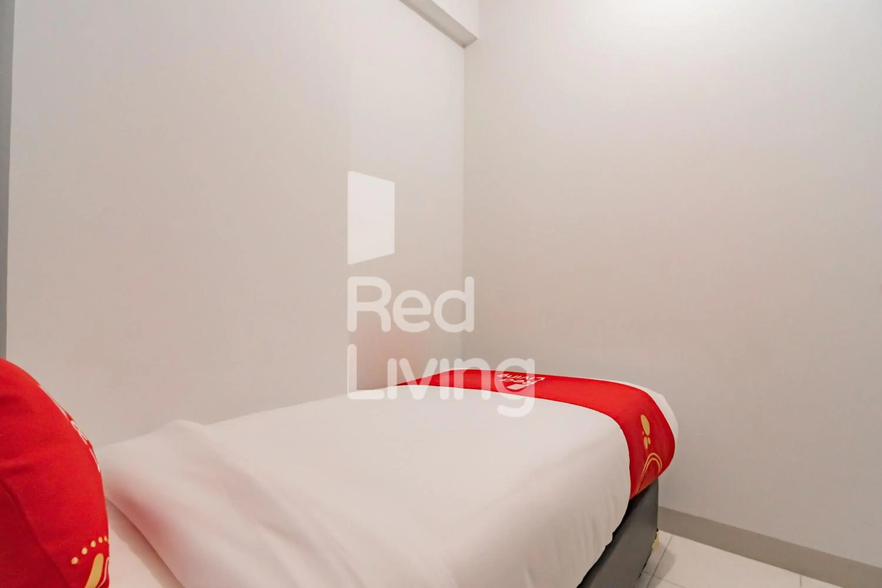 Bedroom, Bed in RedLiving Apartemen Mekarwangi Square - M Express Bedroom, Bed in RedLiving Apartemen Mekarwangi Square - M Express