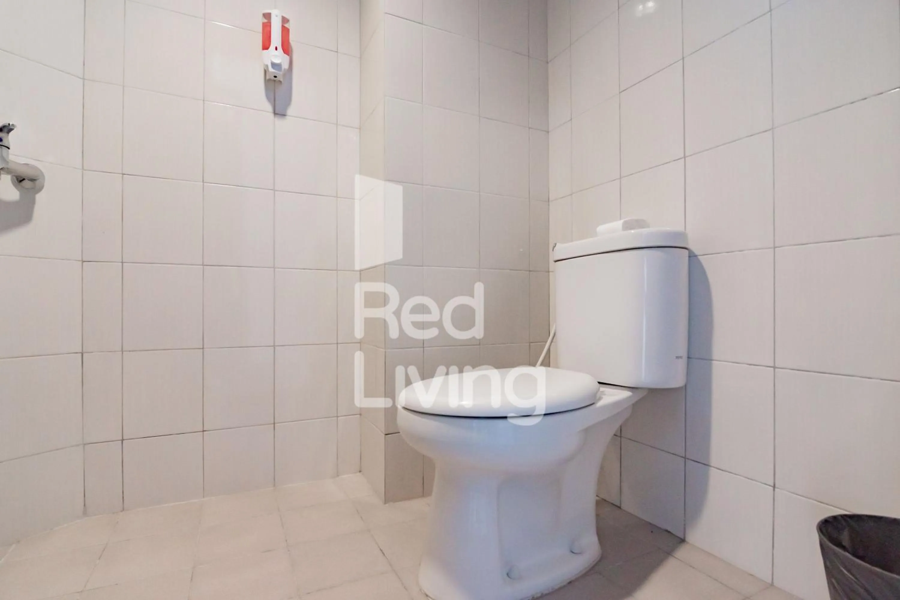 Bathroom in RedLiving Apartemen Mekarwangi Square - M Express