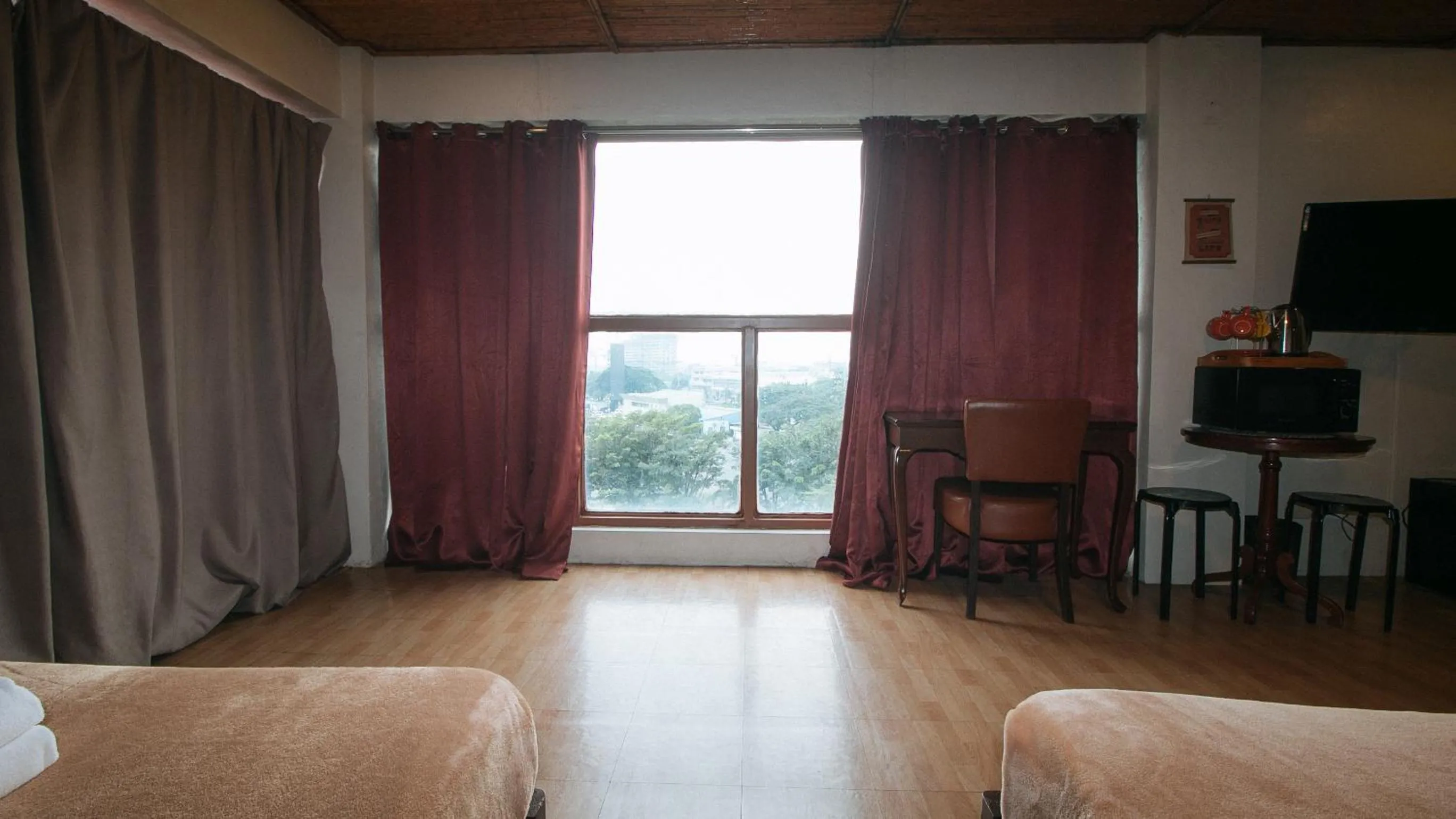 TV and multimedia in RedDoorz @ Manila Airport Hotel