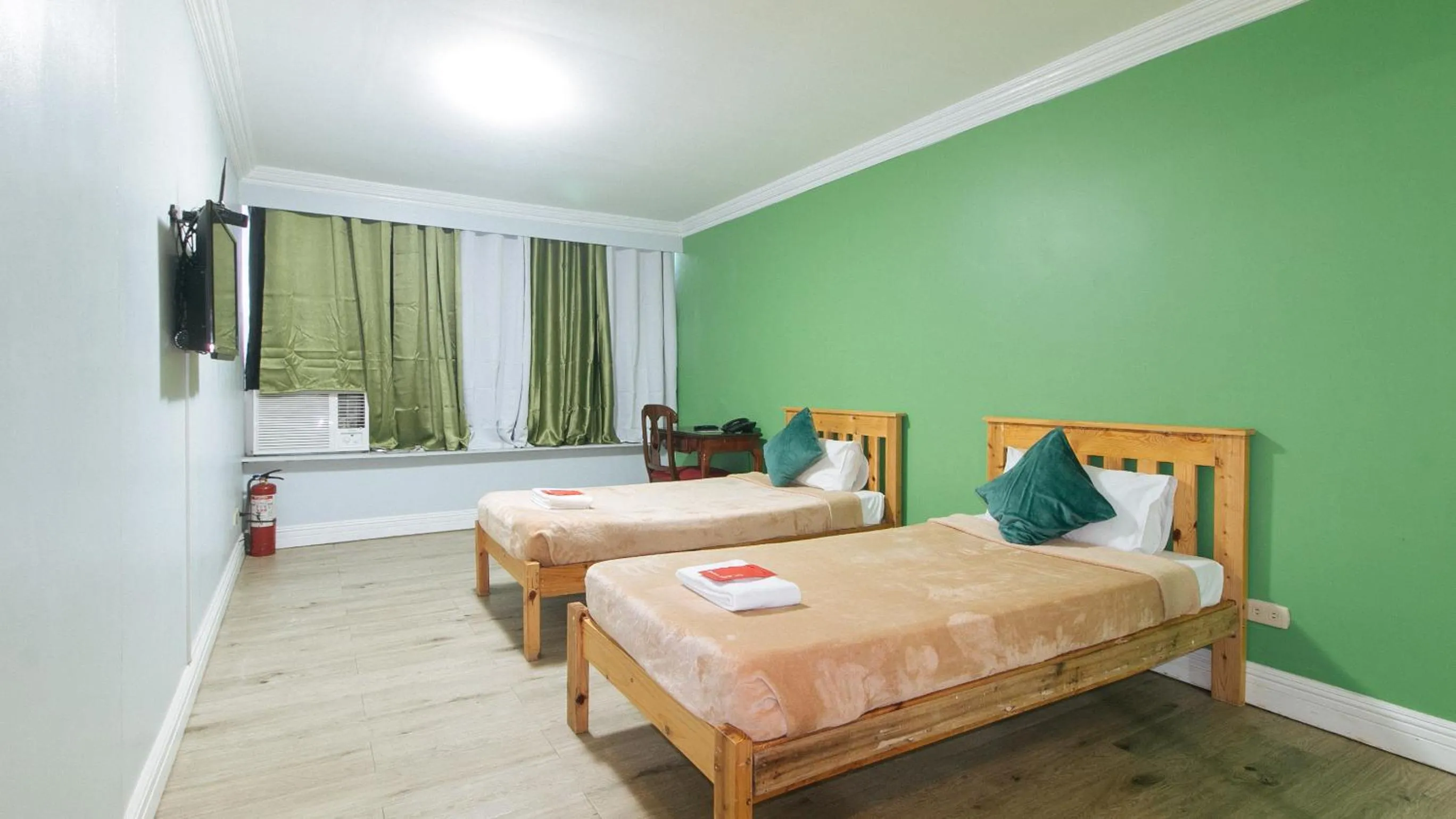 TV and multimedia in RedDoorz @ Manila Airport Hotel