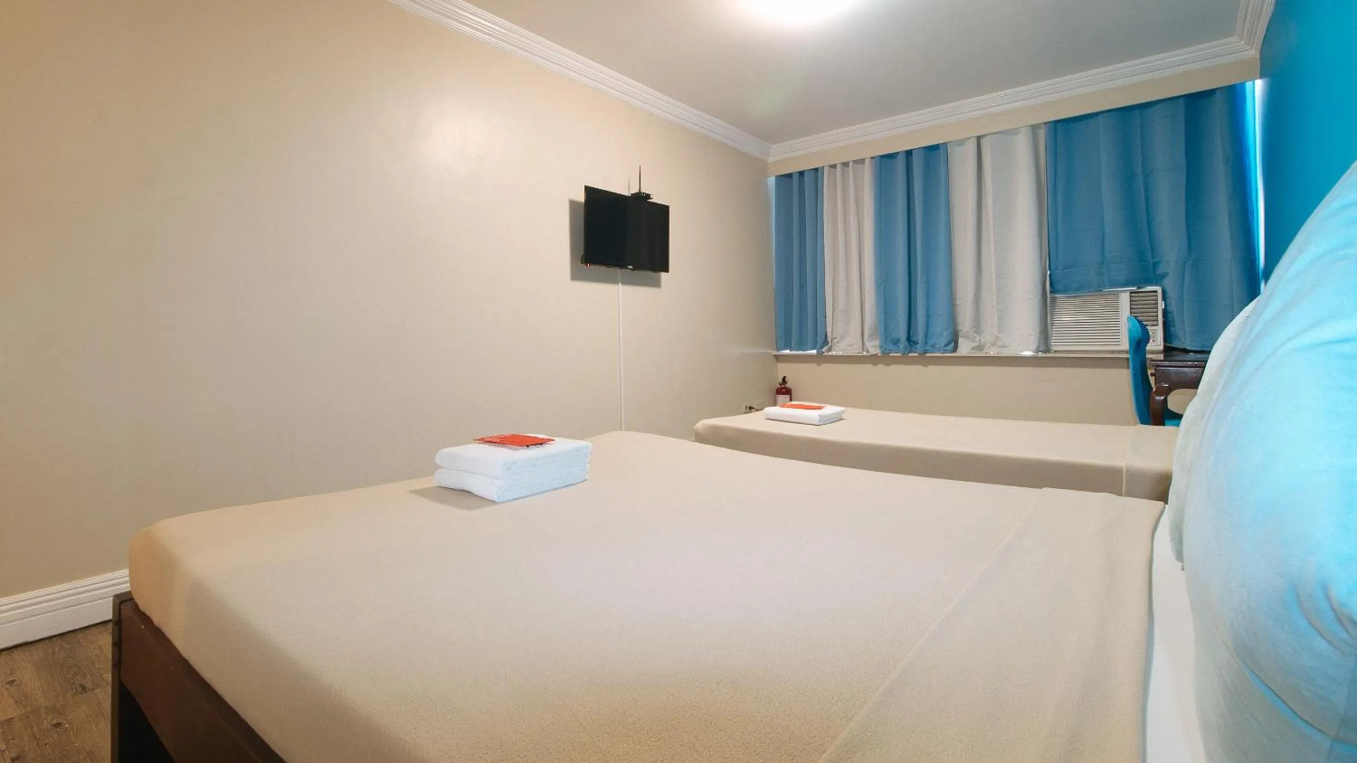 Bed in RedDoorz @ Manila Airport Hotel