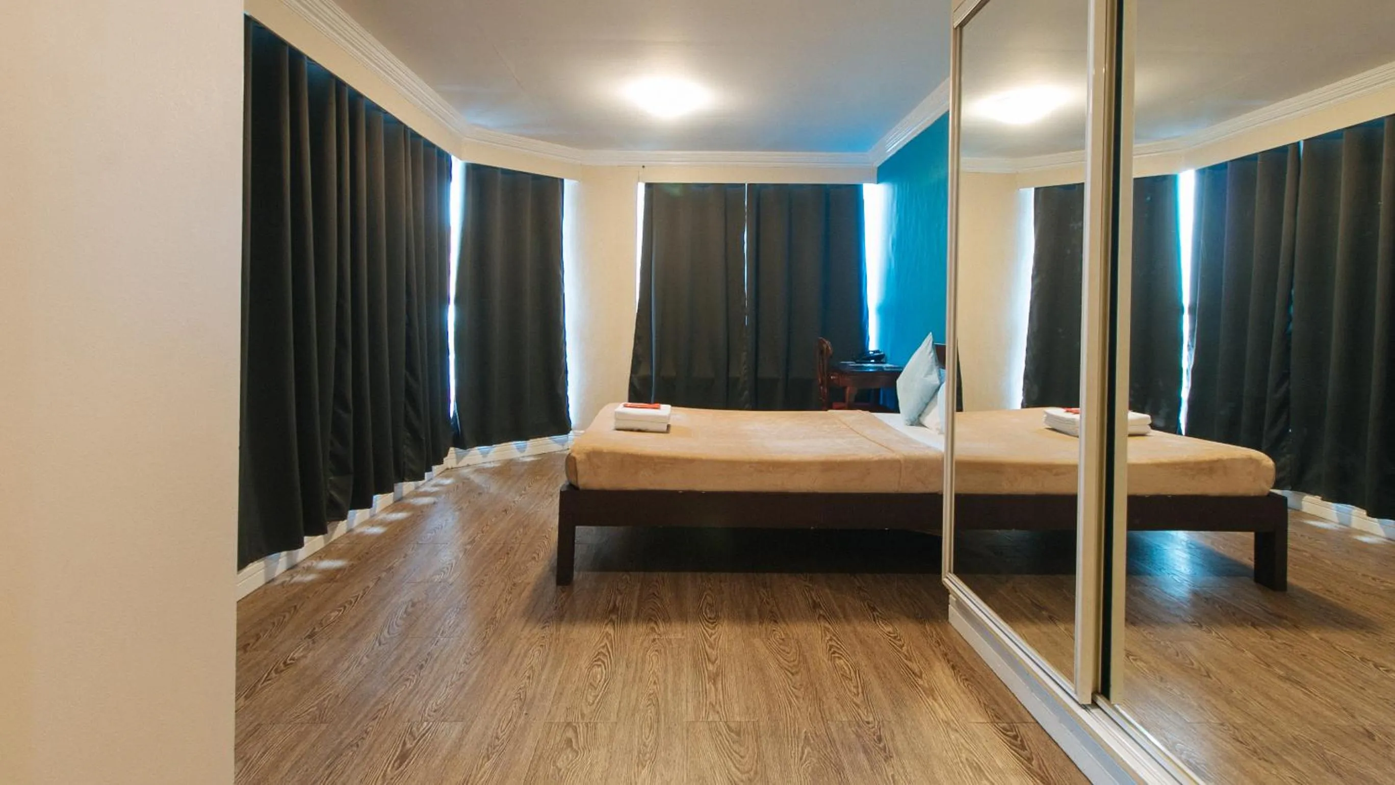 Bed in RedDoorz @ Manila Airport Hotel