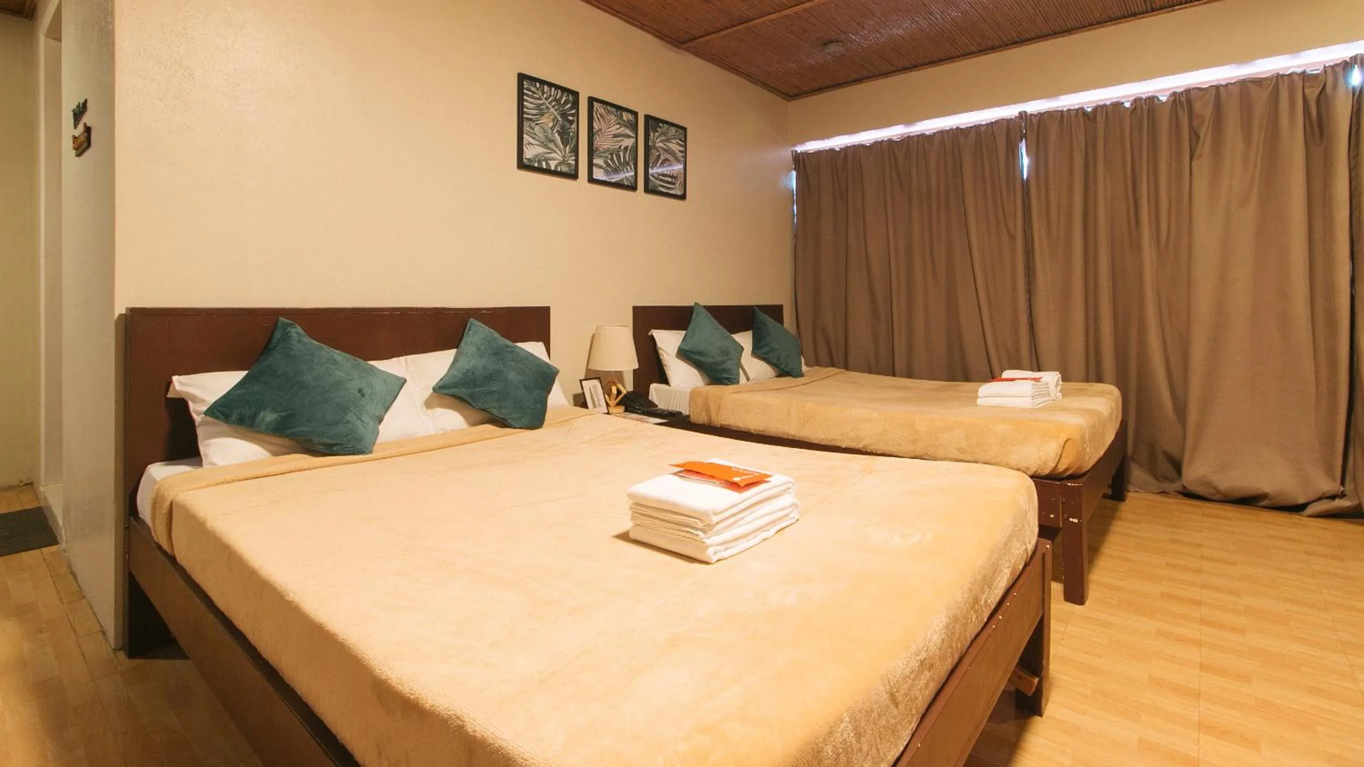 Bed in RedDoorz @ Manila Airport Hotel