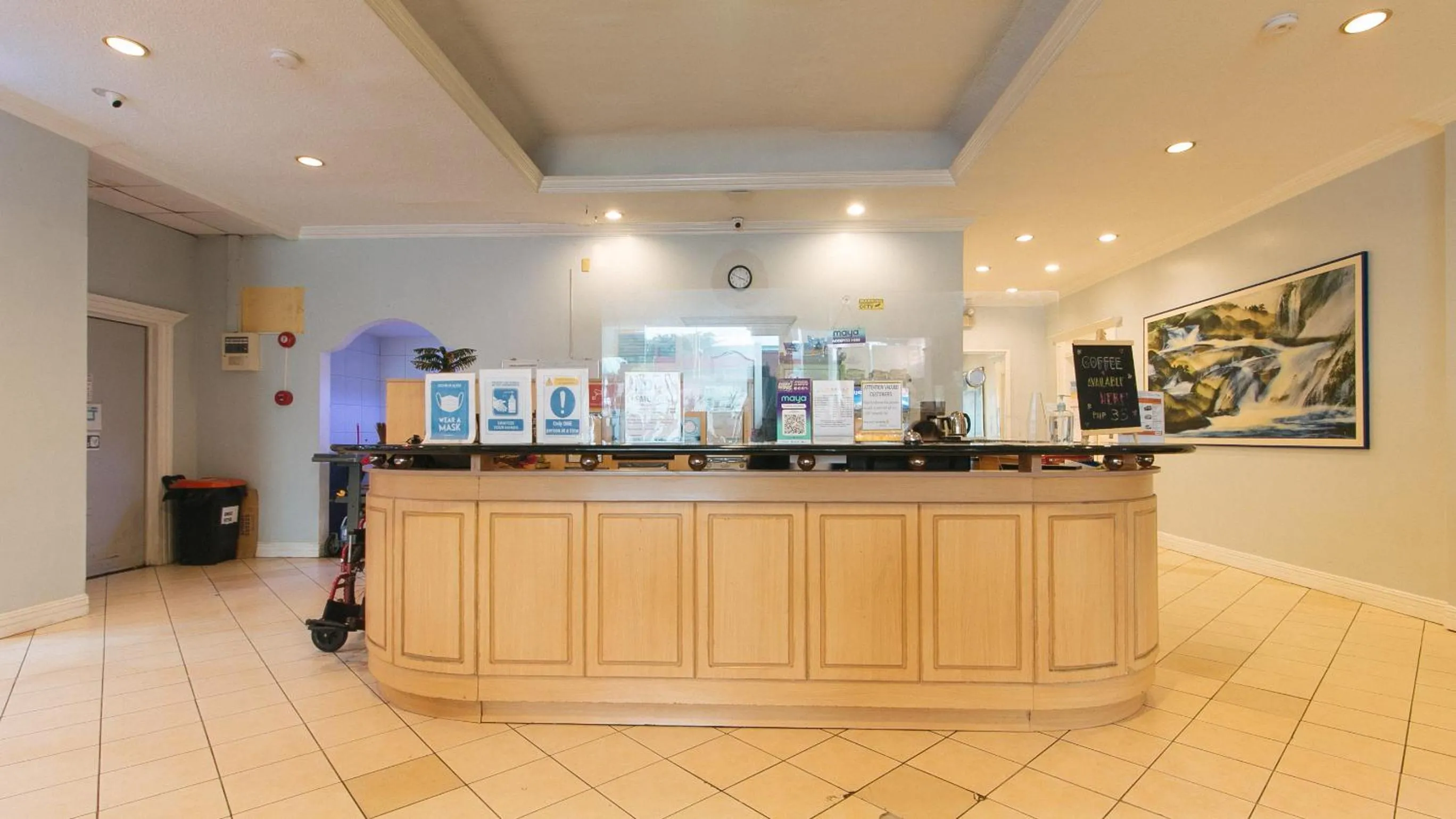 Lobby or reception in RedDoorz @ Manila Airport Hotel