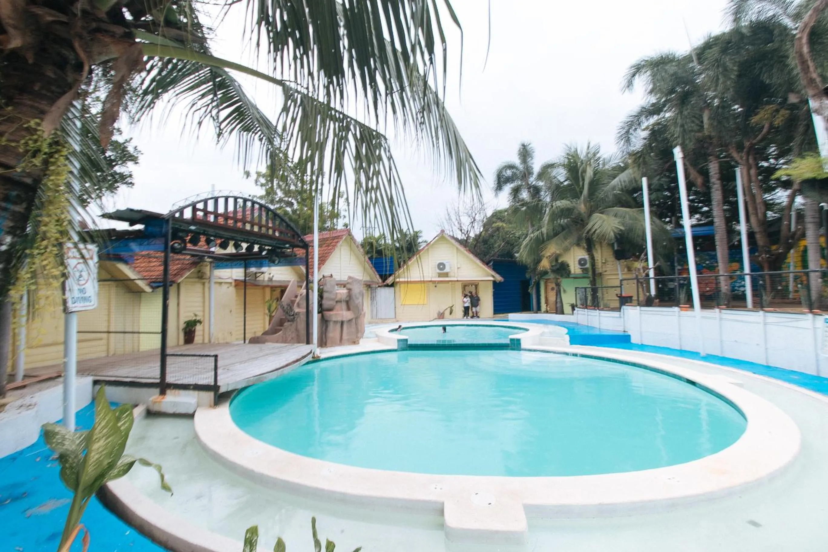 Swimming pool in RedDoorz @ Manila Airport Hotel