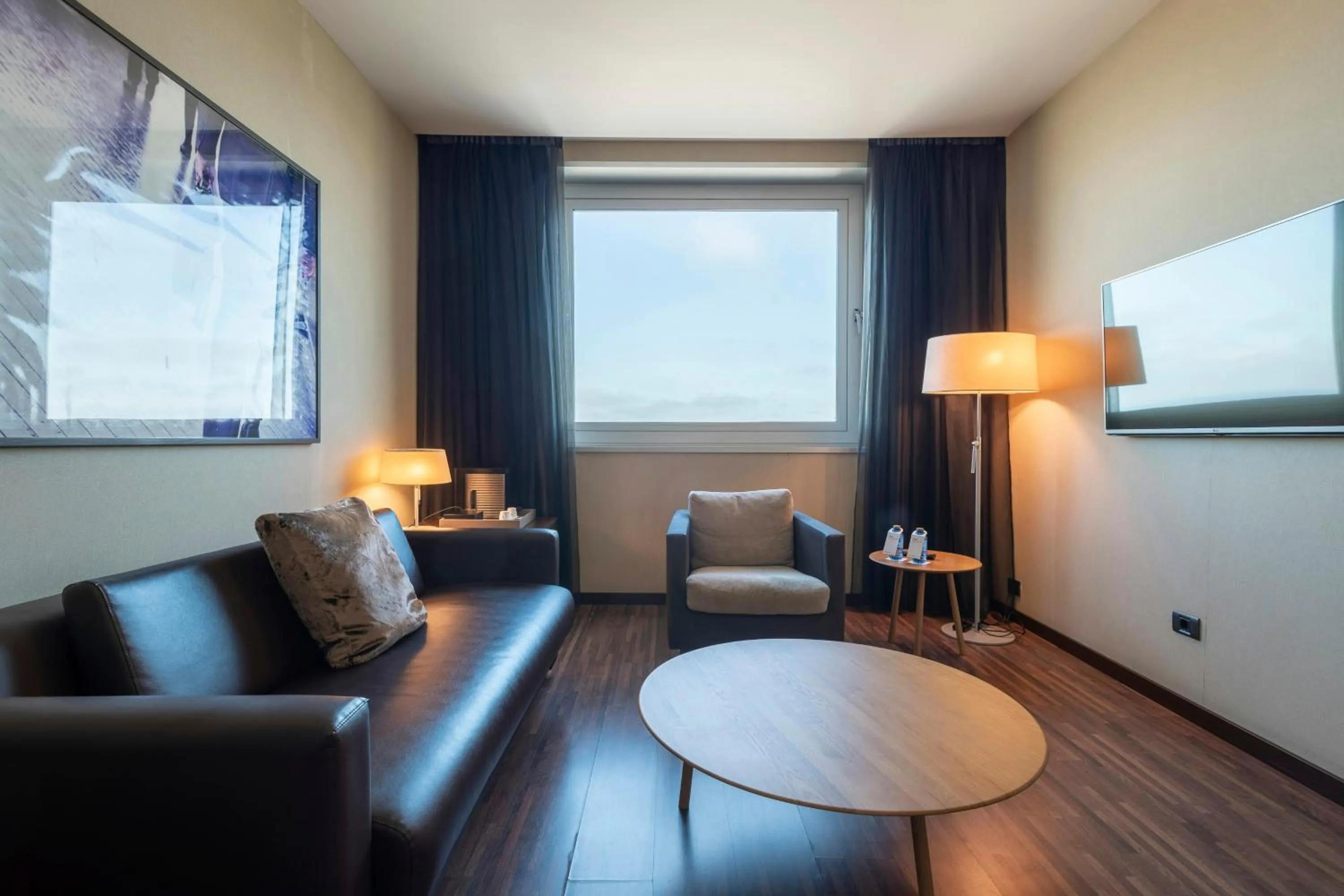 Photo of the whole room in Leonardo Royal Hotel Barcelona Forum