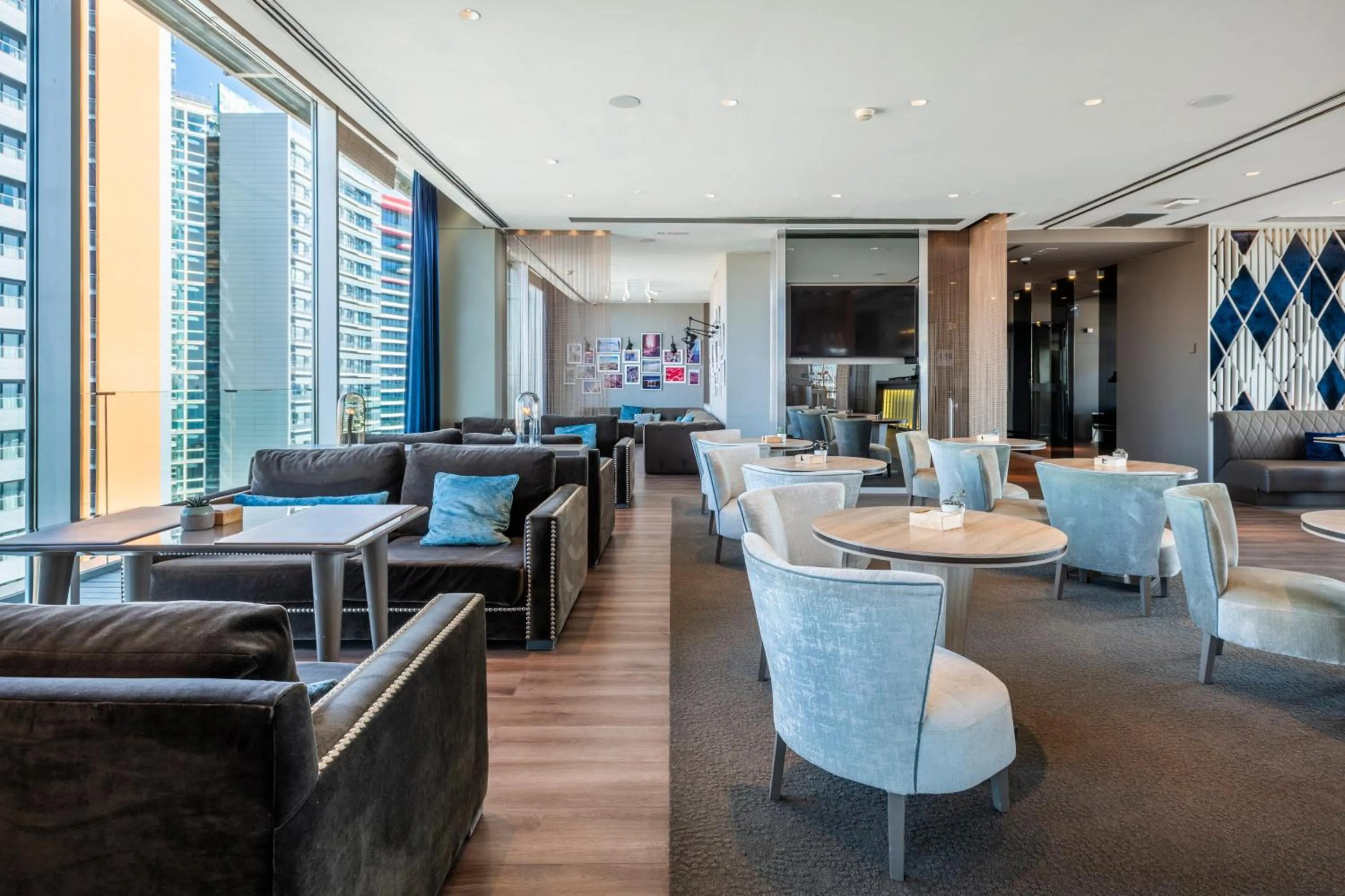 Lounge or bar in Leonardo Royal Hotel Barcelona Forum