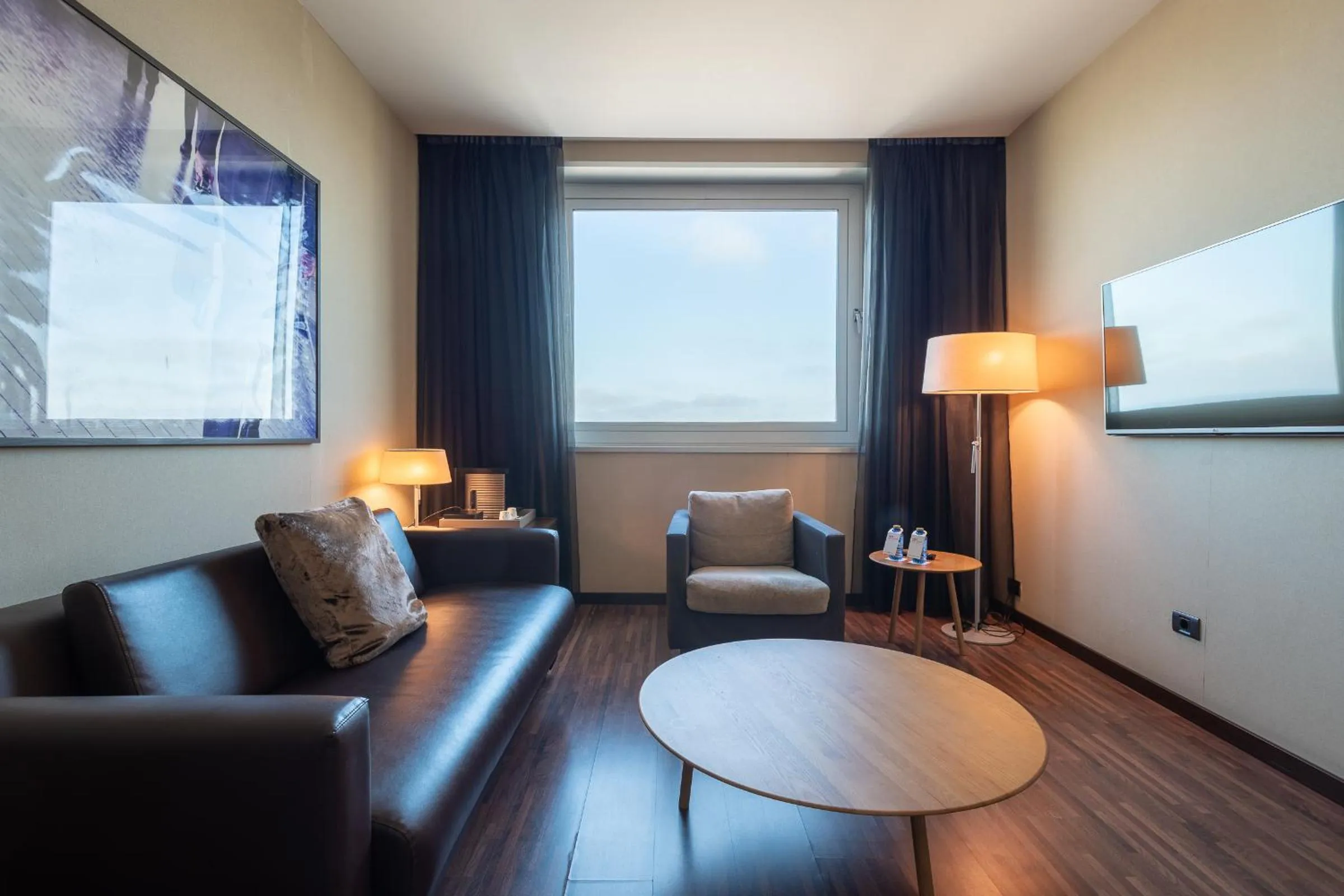 Seating area in Leonardo Royal Hotel Barcelona Forum