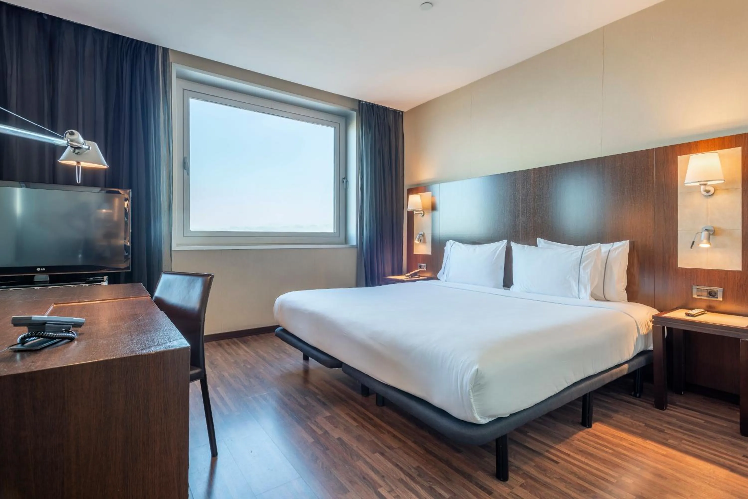 Photo of the whole room, Bed in Leonardo Royal Hotel Barcelona Forum