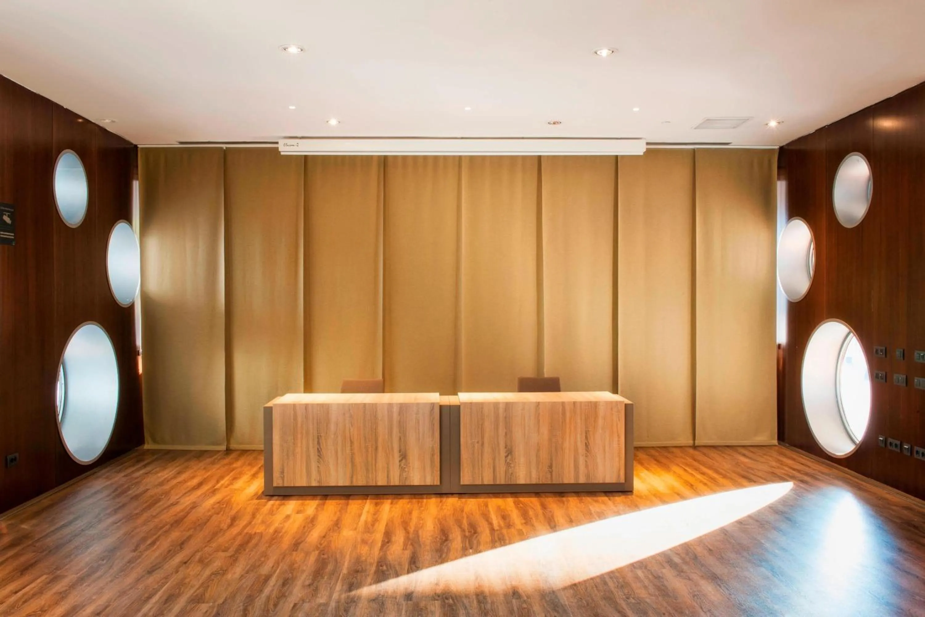 Lounge or bar in AC Hotel Barcelona Fórum by Marriott