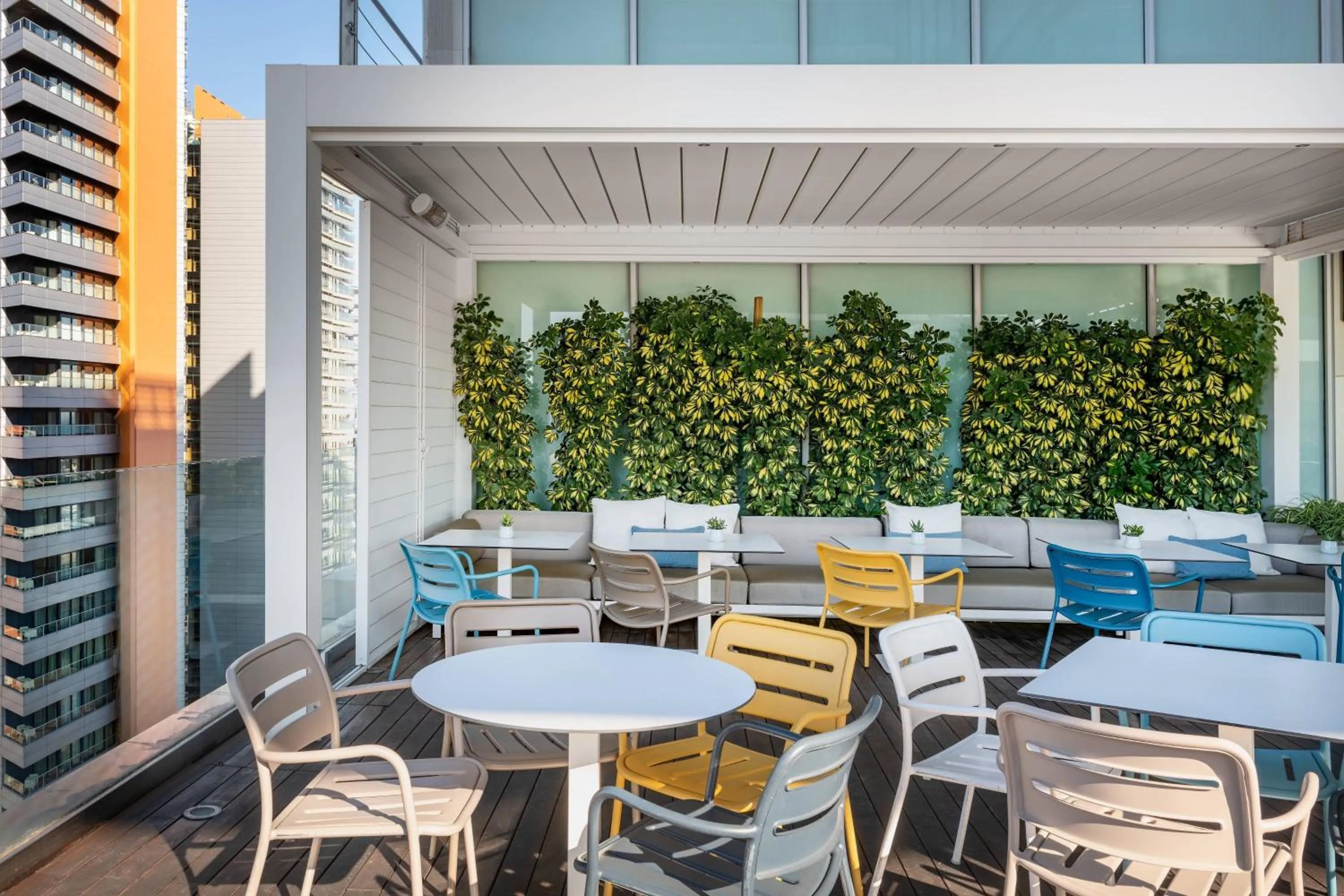 Swimming pool in AC Hotel Barcelona Fórum by Marriott