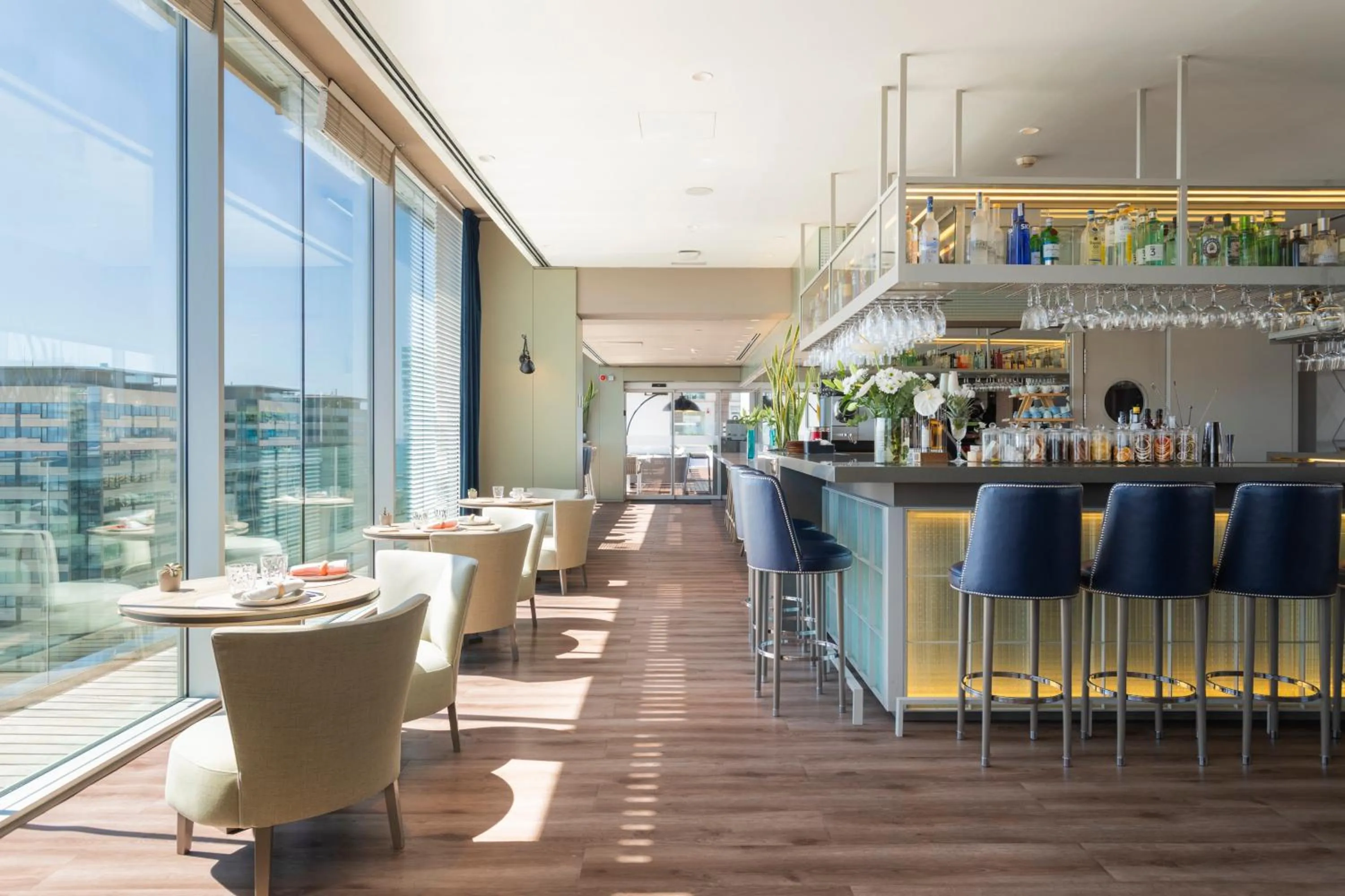 Lounge or bar in Leonardo Royal Hotel Barcelona Forum