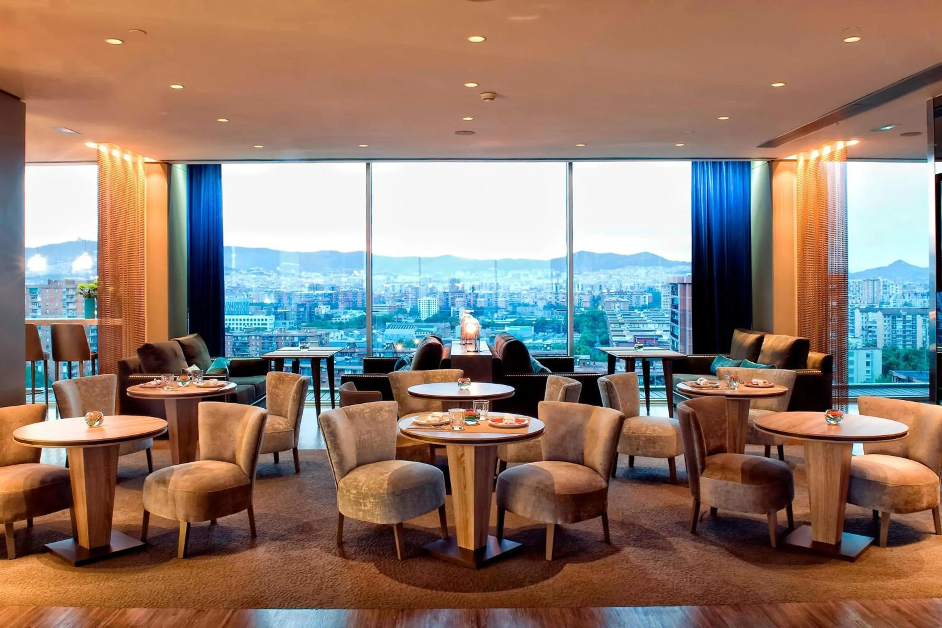 Lounge or bar in AC Hotel Barcelona Fórum by Marriott